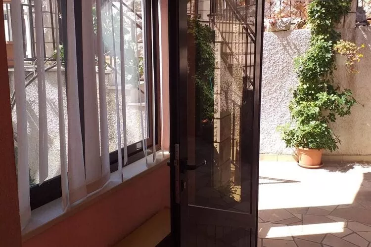 Apartments Nives - Three Bedroom Apartment with Balcony and Sea View (Kat)-Facilities
