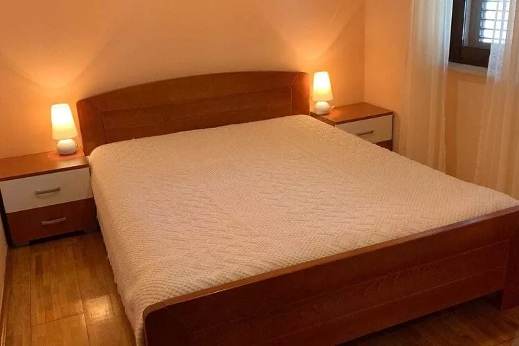 Apartments Nives  - Three Bedroom Apartment with Terrace and Sea View (Potkrovlje)-Schlafzimmer