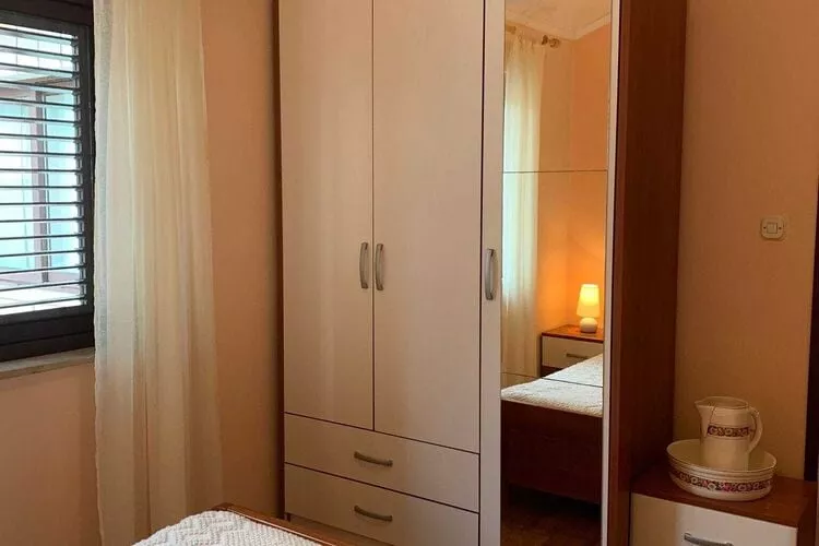 Apartments Nives  - Three Bedroom Apartment with Terrace and Sea View (Potkrovlje)-Schlafzimmer
