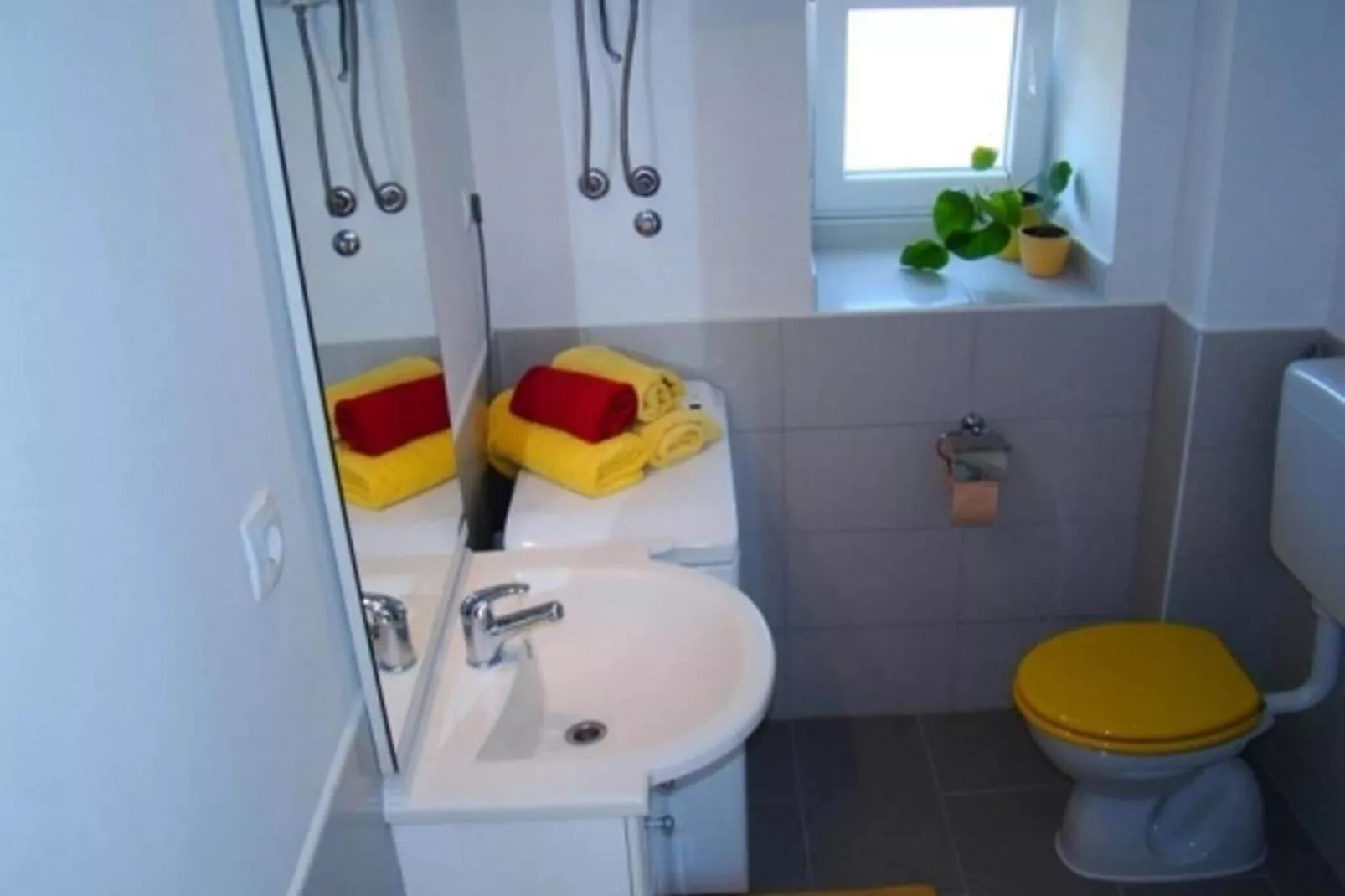 Apartment Luca - Two Bedroom Apartment with Terrace-Bathroom
