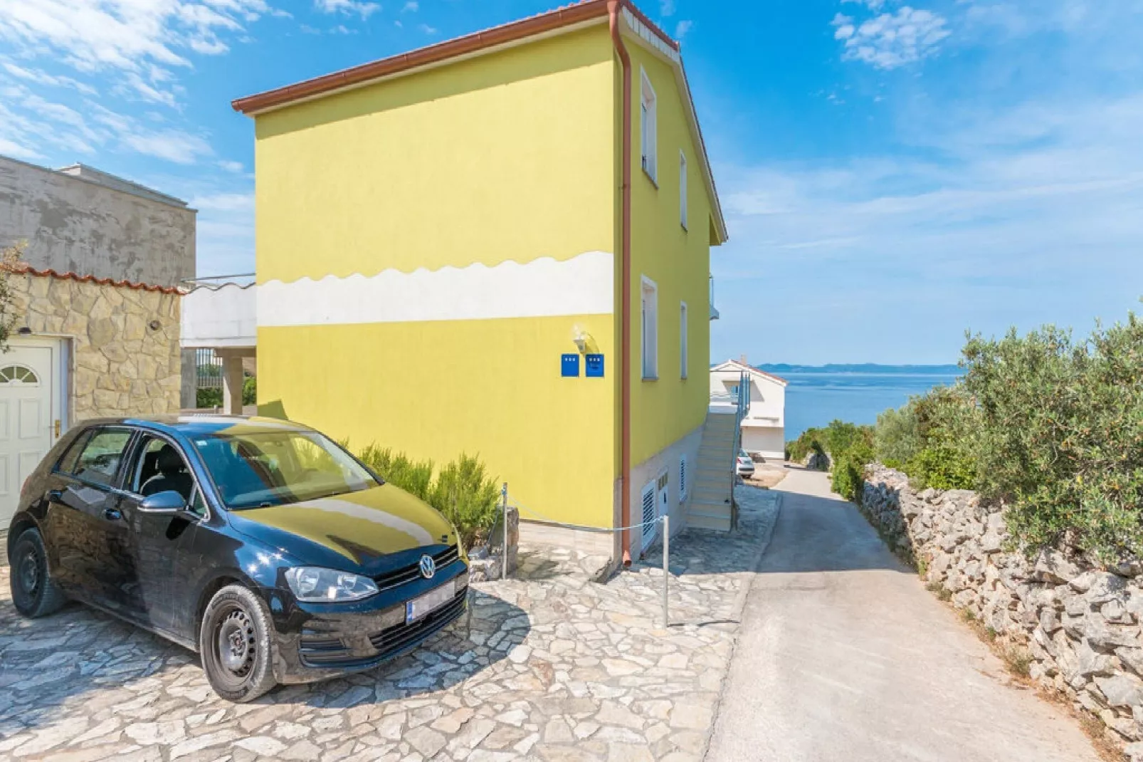 Apartments Lilly - Two Bedroom Apartment with Sea View and Terrace (A2)-Parking