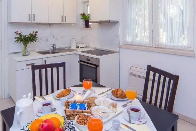 4B Apartments - One Bedroom Apartment A2-Dining room