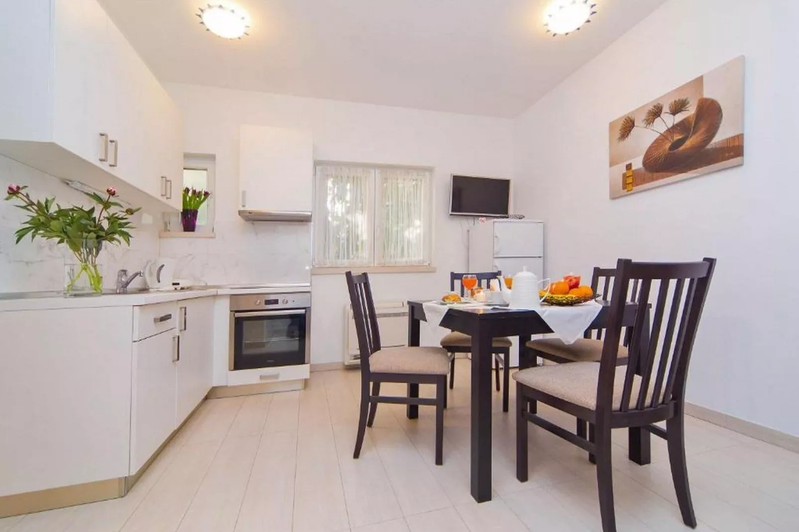 4B Apartments - One Bedroom Apartment A2-Dining room
