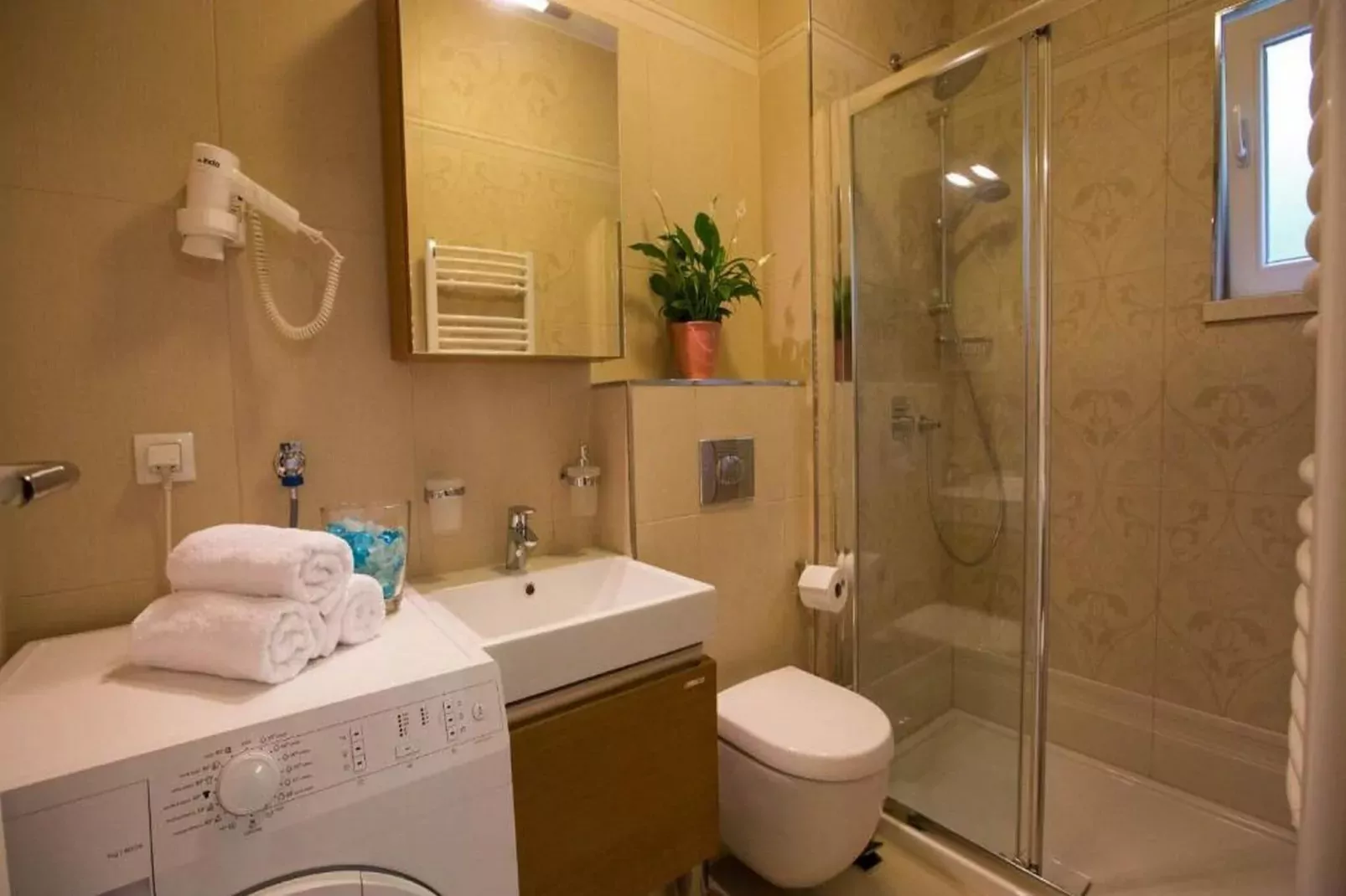 4B Apartments - One Bedroom Apartment A2-Bathroom