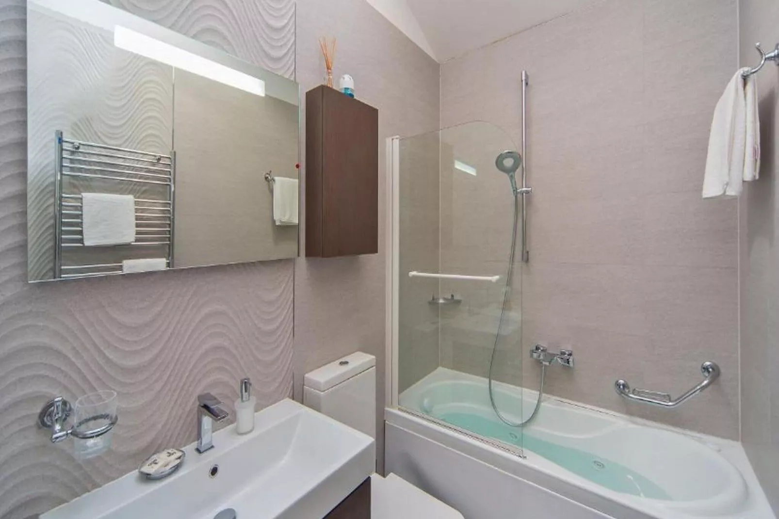 4B Apartments - One Bedroom Apartment with Terrace A3  (335974001)-Bathroom