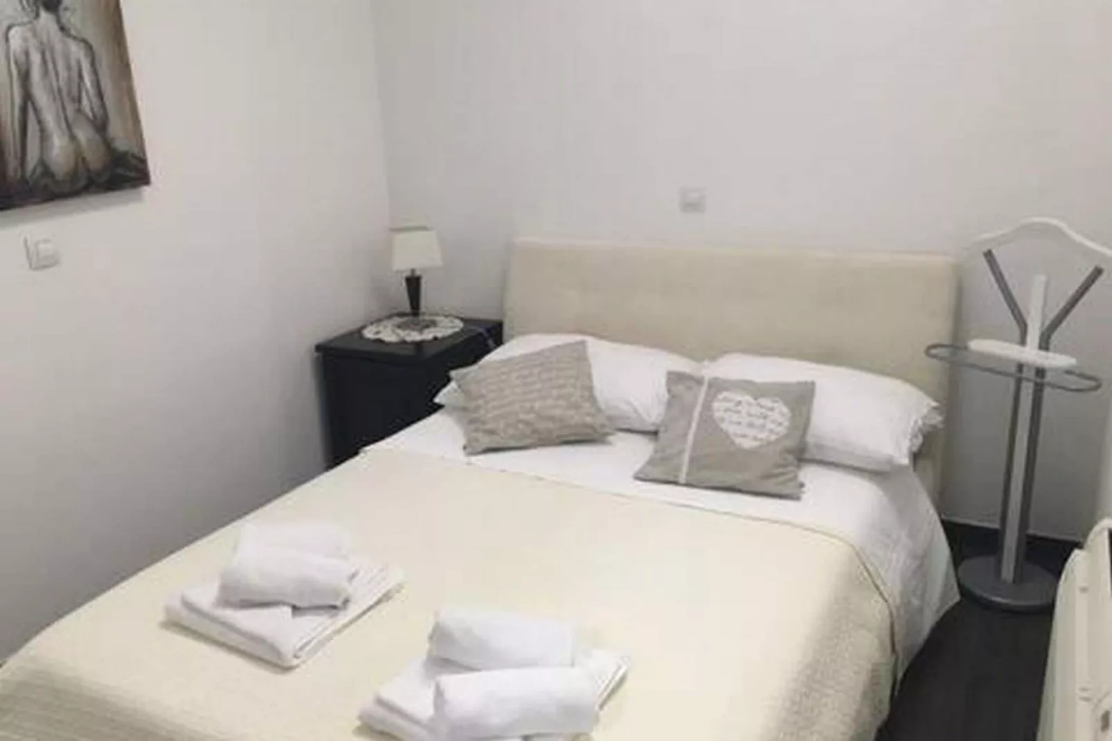 4B Apartments - Deluxe One Bedroom Apartment A4 (335974002)-Schlafzimmer