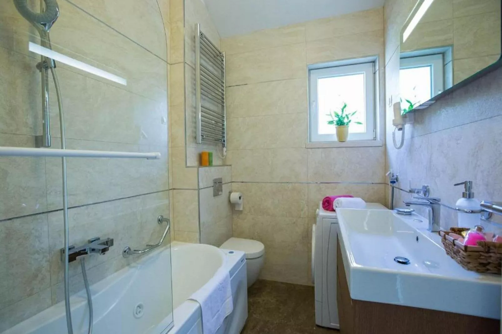 4B Apartments - Deluxe One Bedroom Apartment A4 (335974002)-Badezimmer
