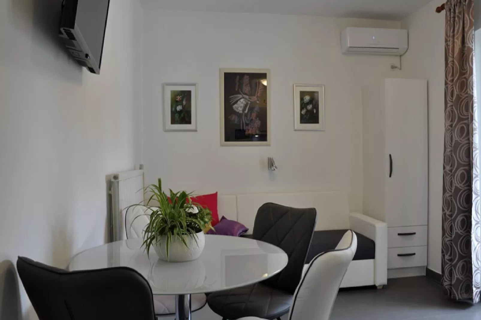 Apartments Profaca - One Bedroom Apartment with Terrace A2-Esszimmer