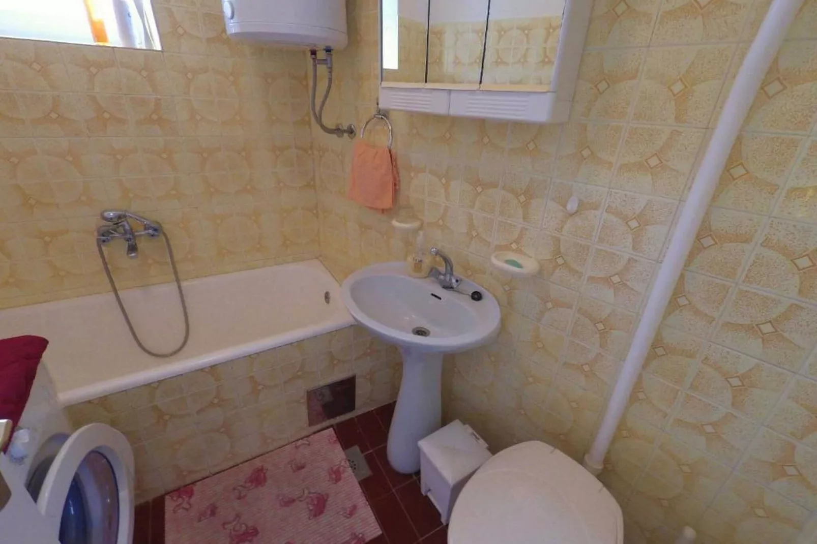 Holiday Home Katarina - Three Bedroom Holiday Home with Terrace and Swimming Pool-Badezimmer