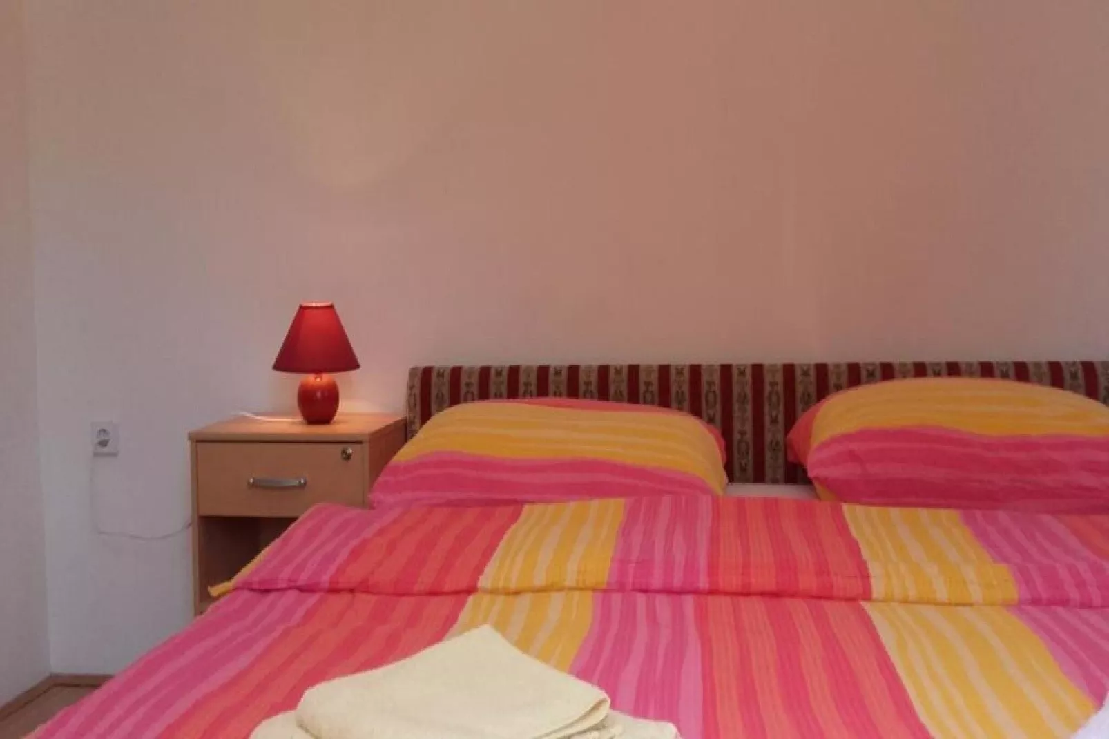 Apartments Smilje i Maslina - One Bedroom Apartment with Terrace (SIM 2)-Bedroom