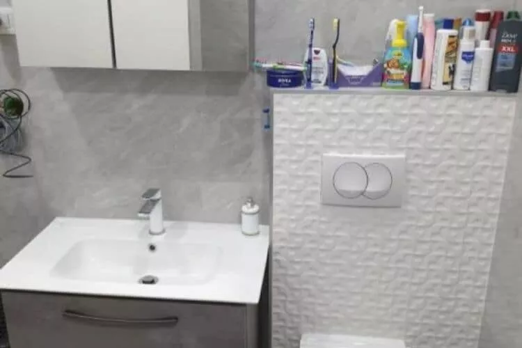 Apartments Andrea - Three Bedroom Apartment with Shared Swimming Pool (Andrea)-Bathroom