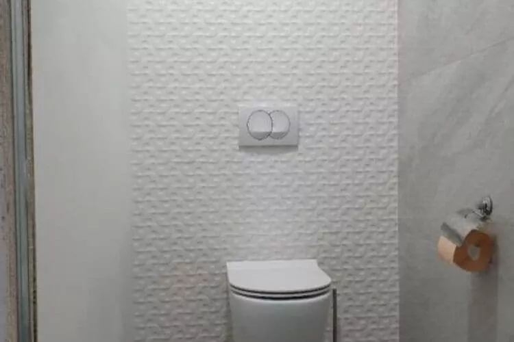 Apartments Andrea - Three Bedroom Apartment with Shared Swimming Pool (Andrea)-Bathroom