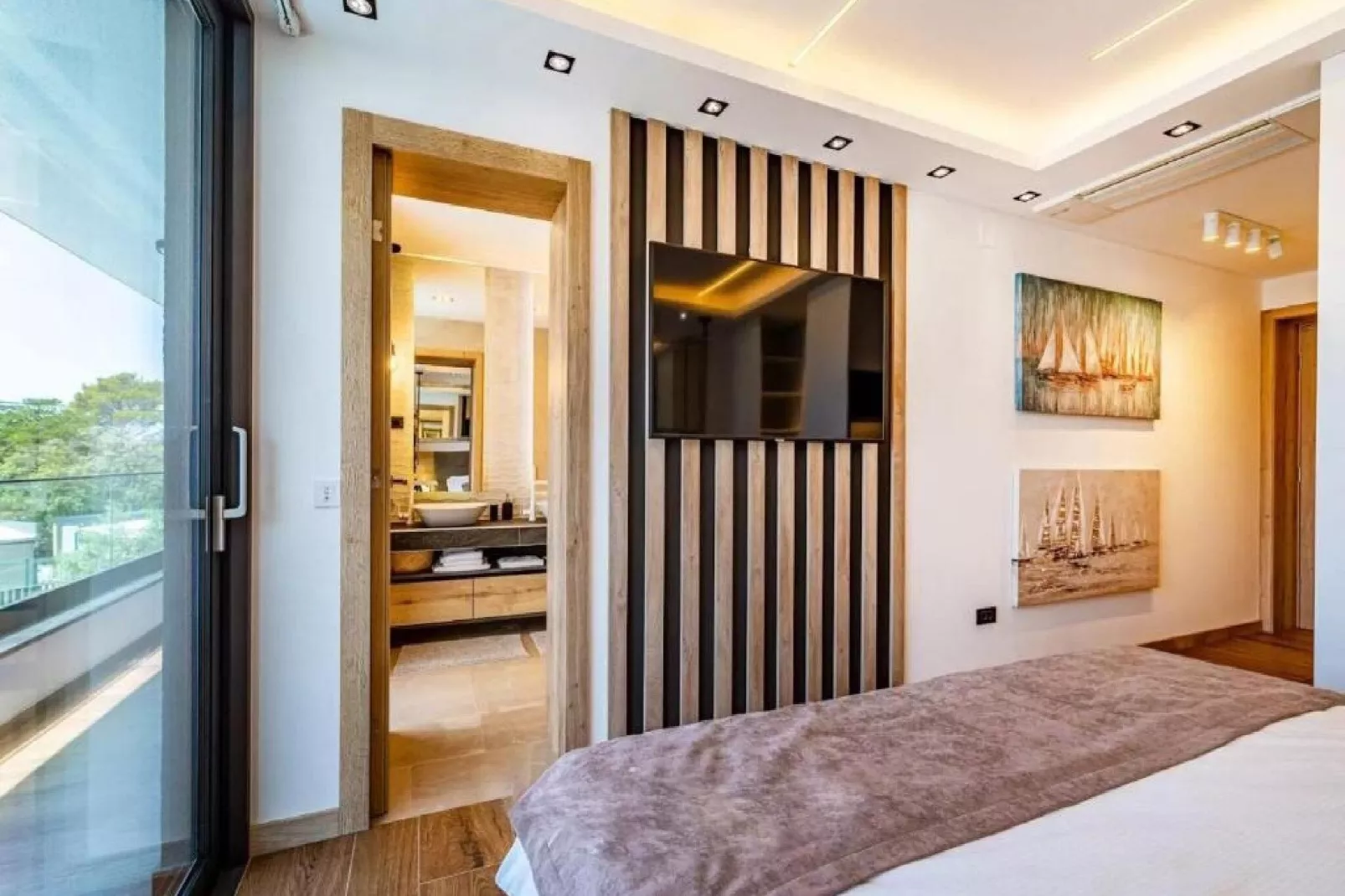 Villa Alpha & Omega - Four Bedroom Villa with Swimming Pool (Omega)-Bedroom