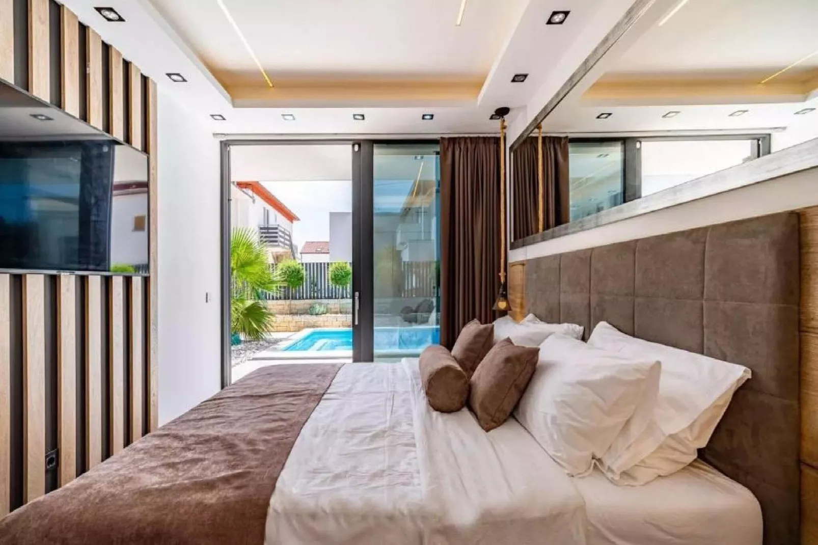 Villa Alpha & Omega - Four Bedroom Villa with Swimming Pool (Omega)-Bedroom