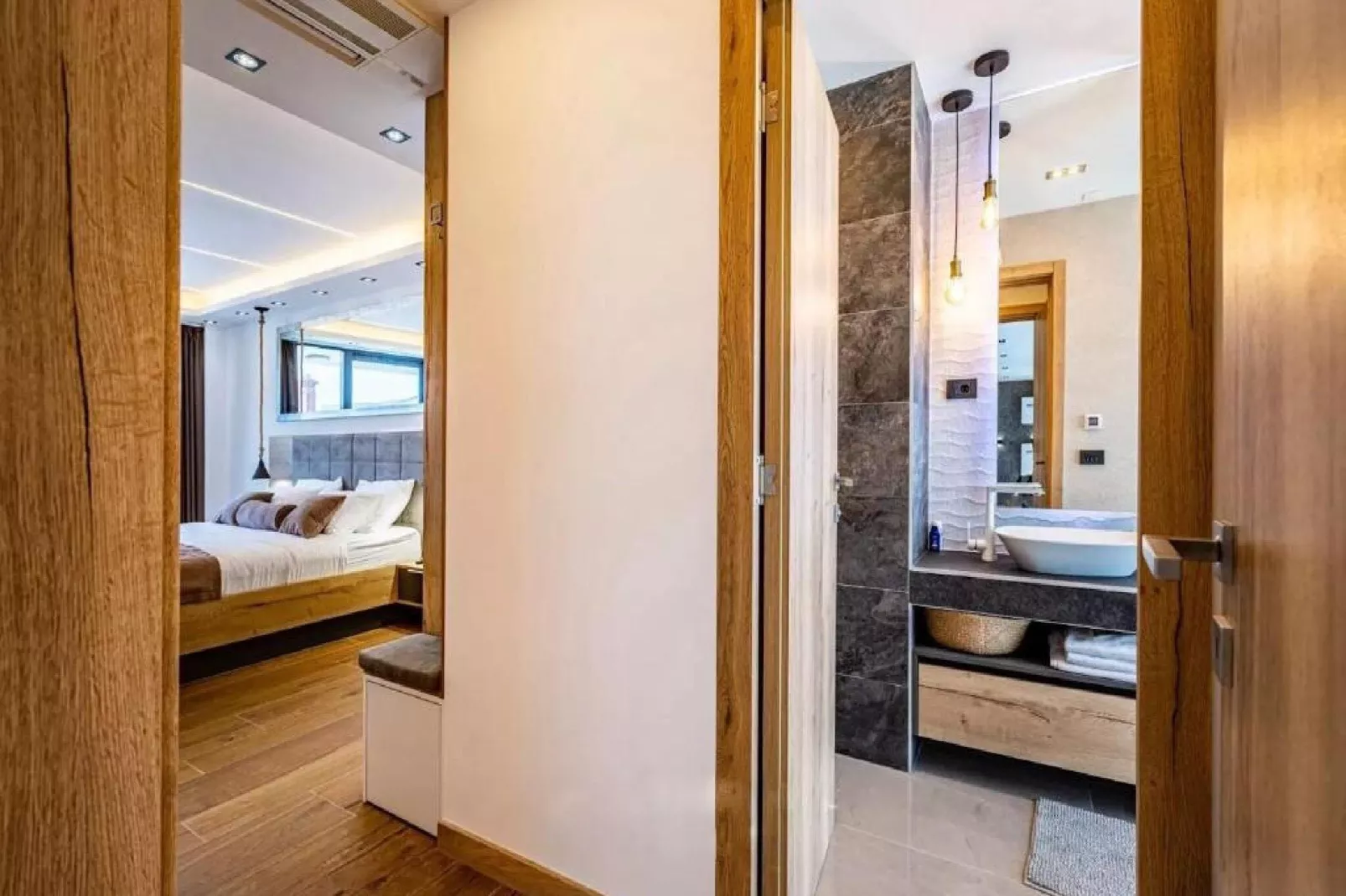 Villa Alpha & Omega - Four Bedroom Villa with Swimming Pool (Omega)-Bathroom