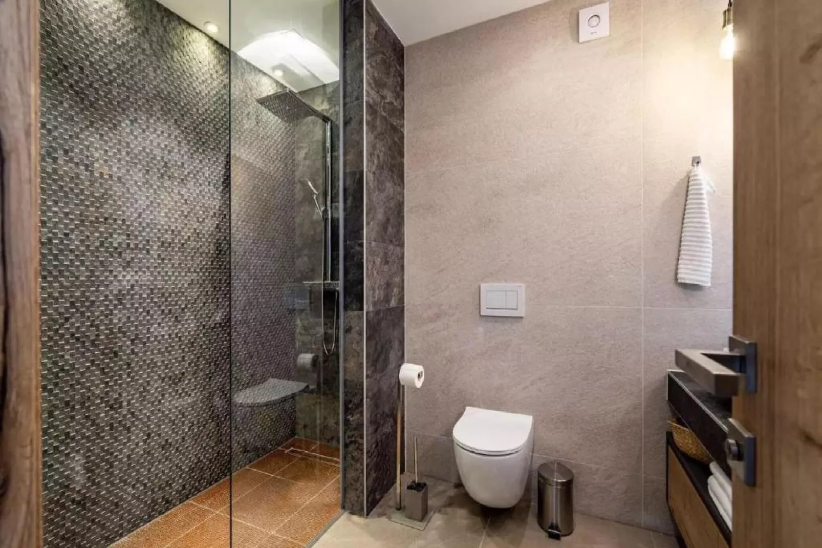 Villa Alpha & Omega - Four Bedroom Villa with Swimming Pool (Omega)-Bathroom
