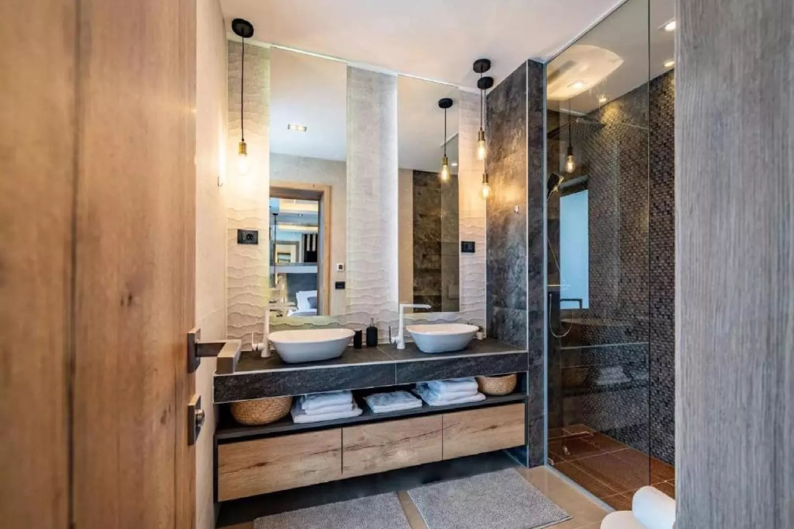 Villa Alpha & Omega - Four Bedroom Villa with Swimming Pool (Omega)-Bathroom