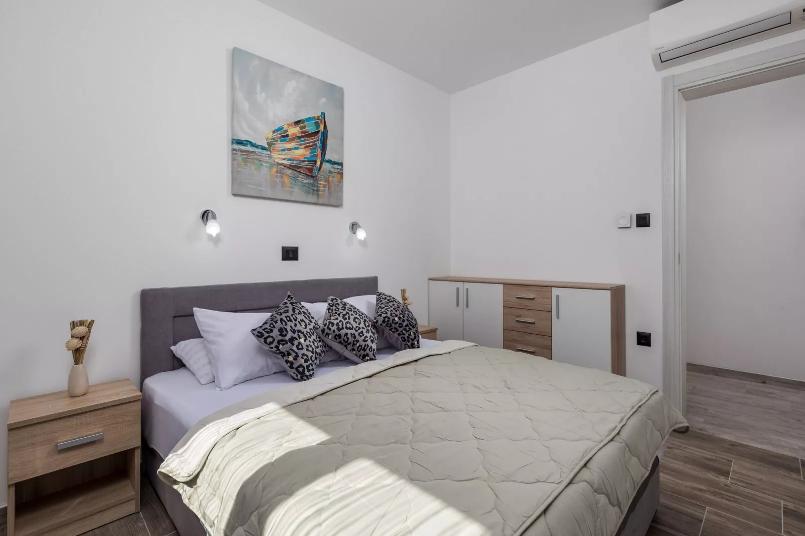 Villa Lemily - Five Bedroom Villa with Swimming Pool-Bedroom