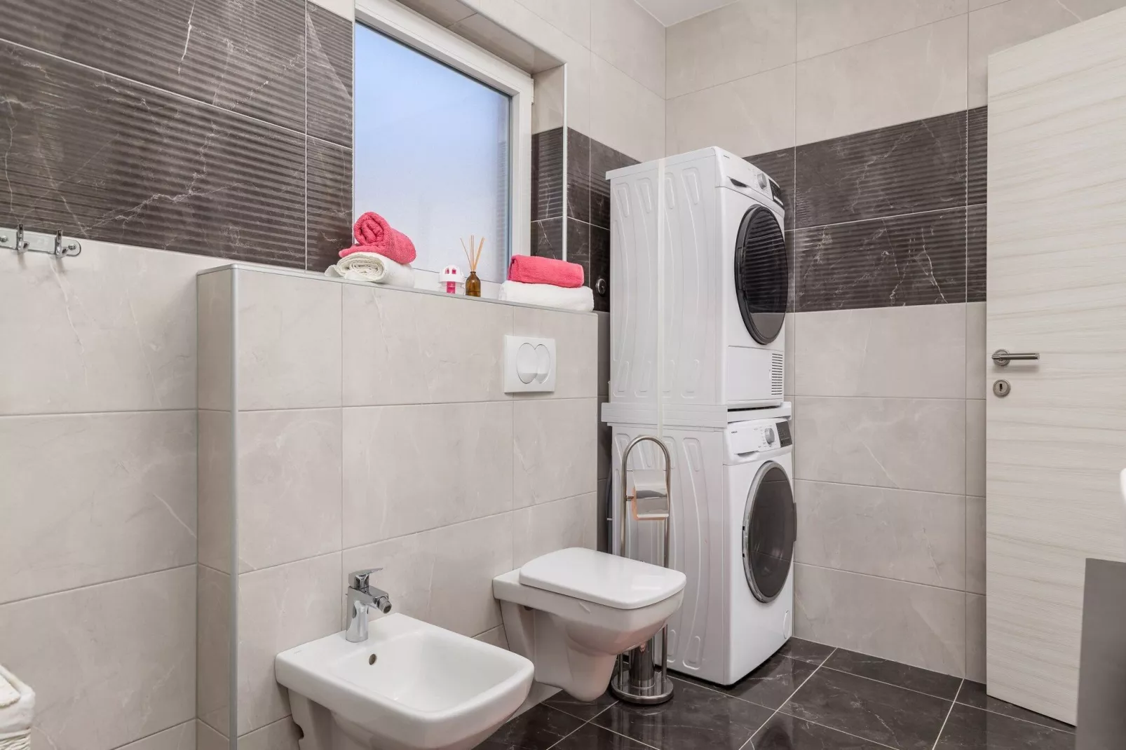 Villa Lemily - Five Bedroom Villa with Swimming Pool-Bathroom