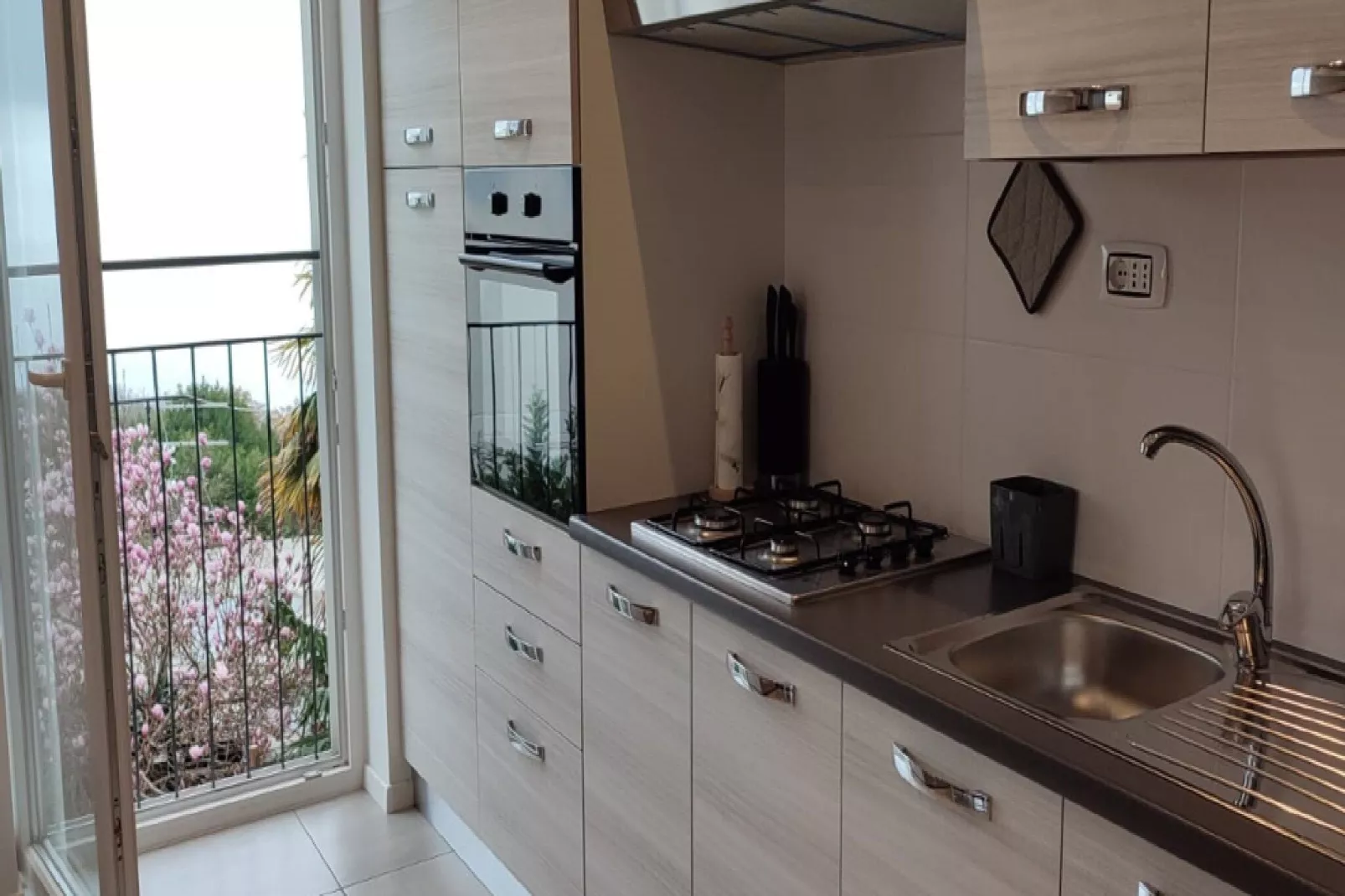 Apartment Baricevic - One Bedroom Apartment with Balcony-Küche