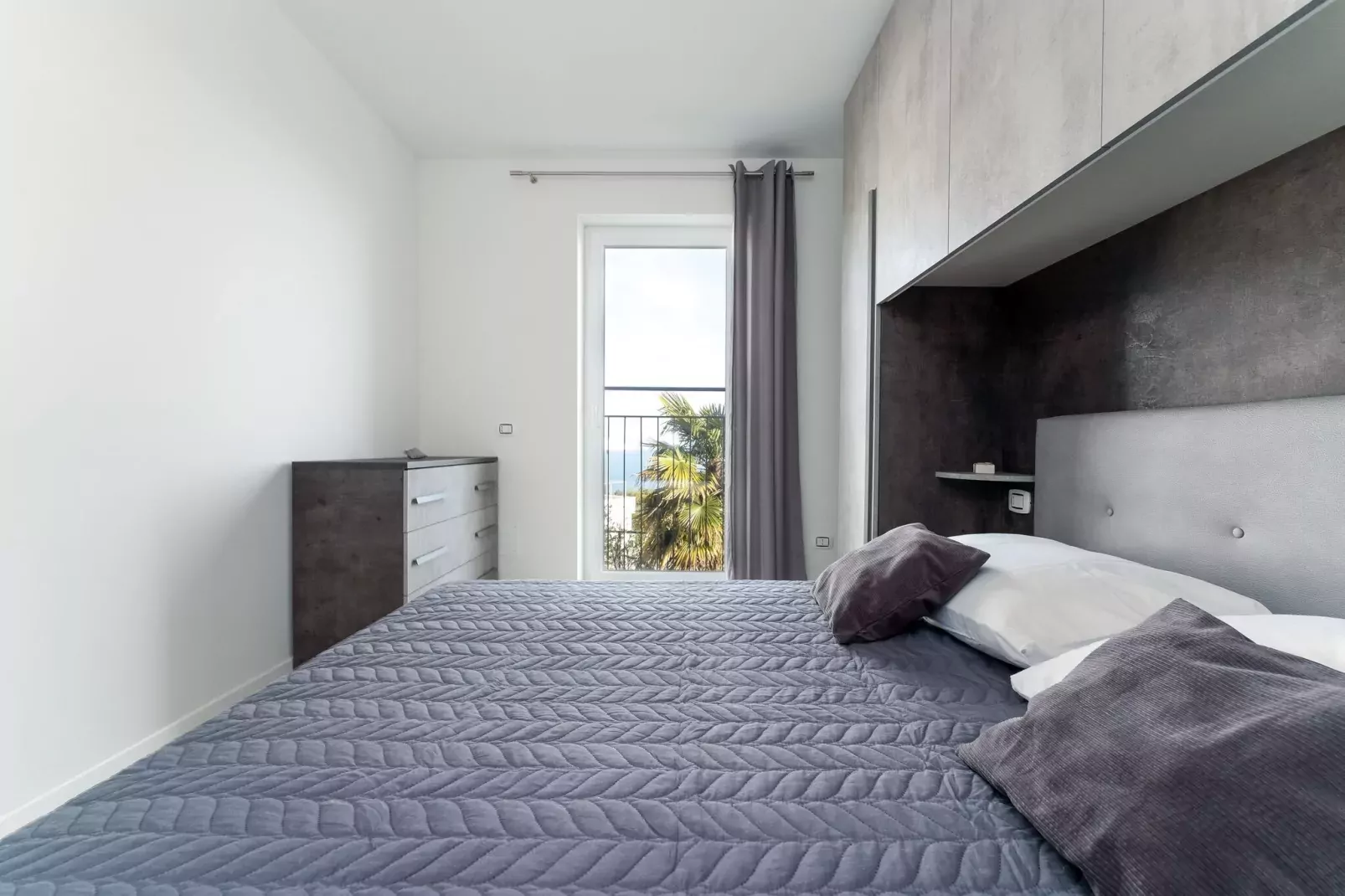 Apartment Baricevic - One Bedroom Apartment with Balcony-Schlafzimmer