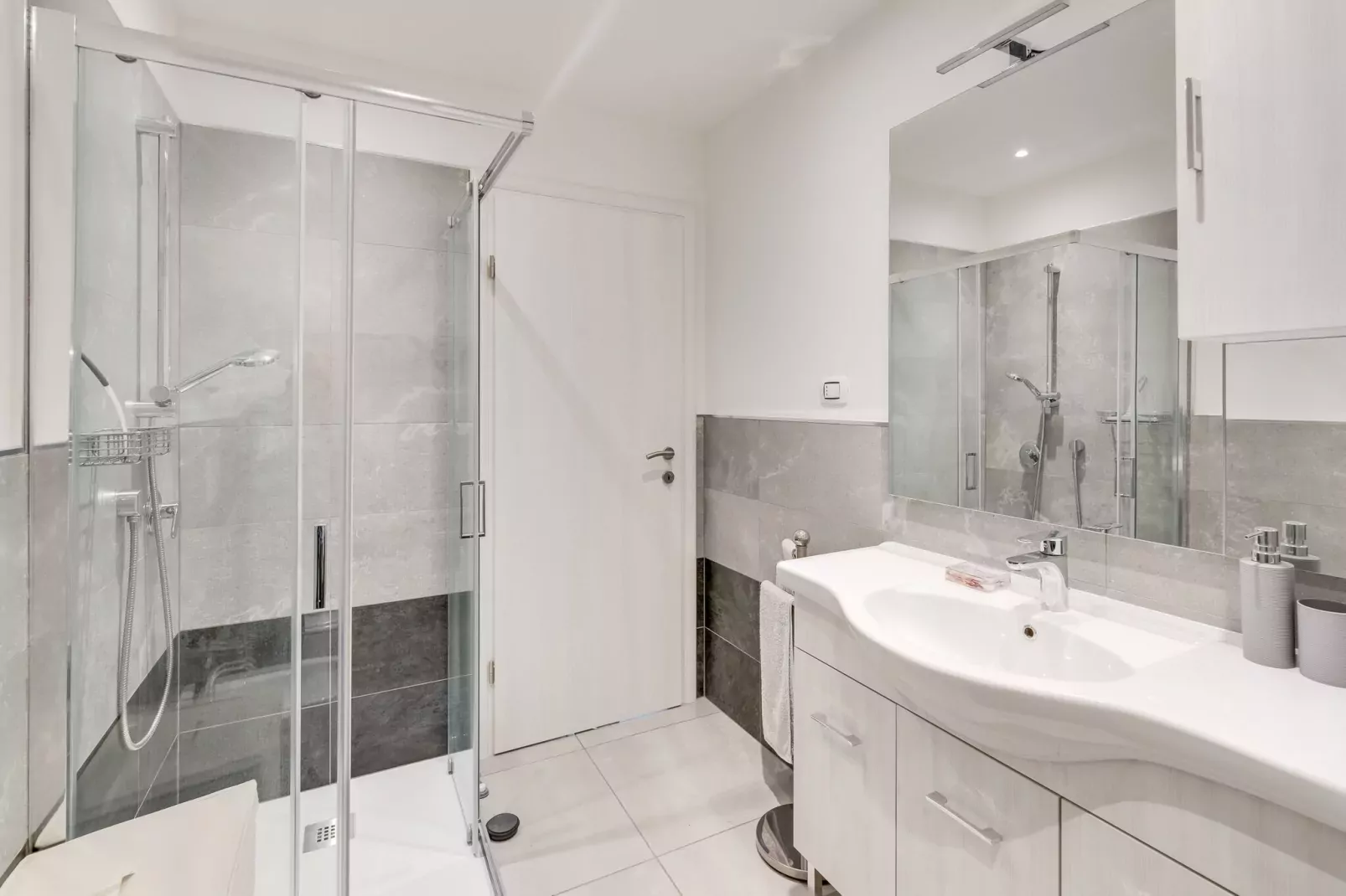 Apartment Baricevic - One Bedroom Apartment with Balcony-Badezimmer