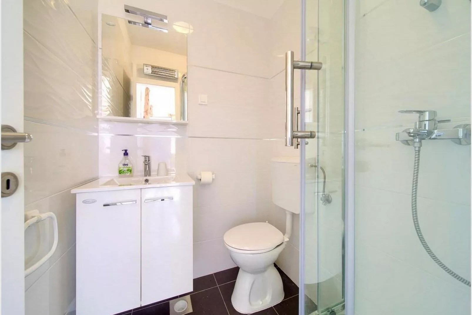 Villa Isabella - Four Bedroom Villa with Swimming Pool-Bathroom