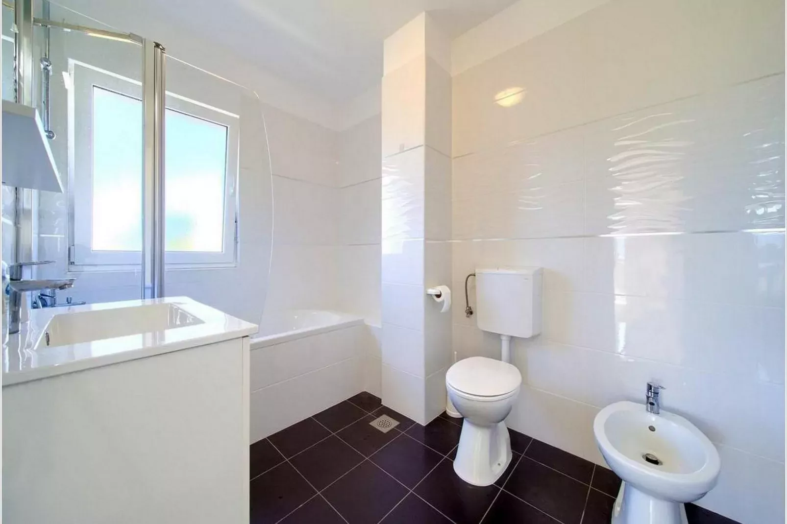 Villa Isabella - Four Bedroom Villa with Swimming Pool-Bathroom