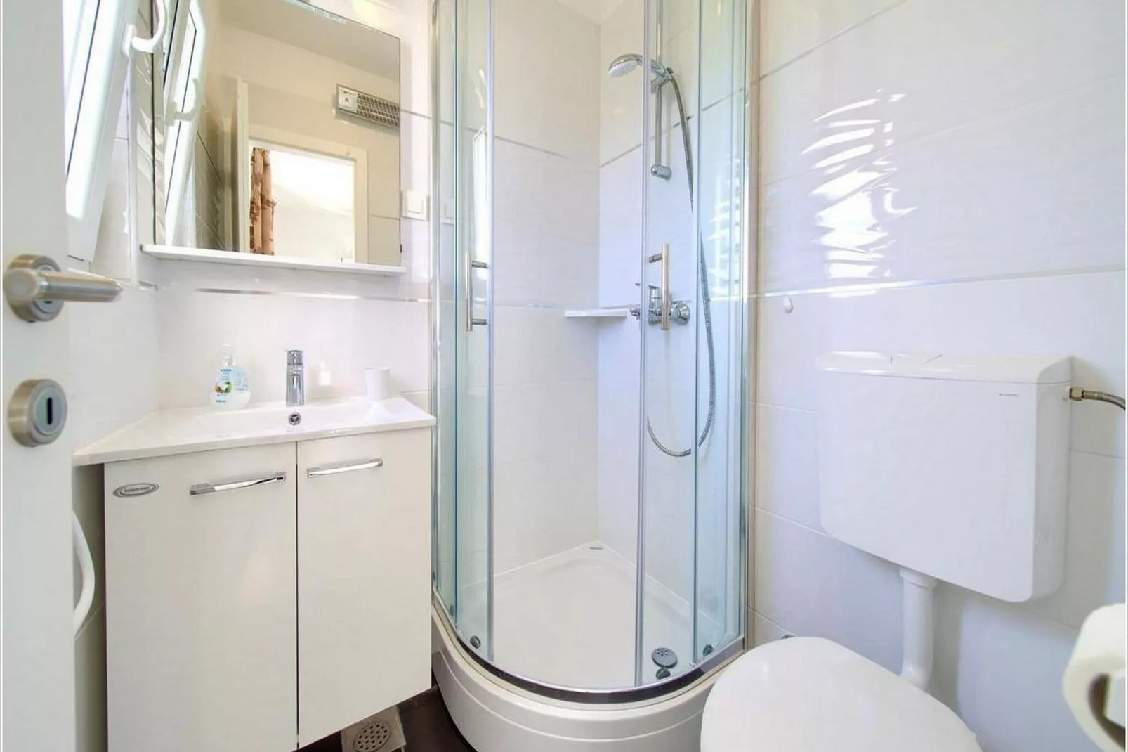 Villa Isabella - Four Bedroom Villa with Swimming Pool-Bathroom