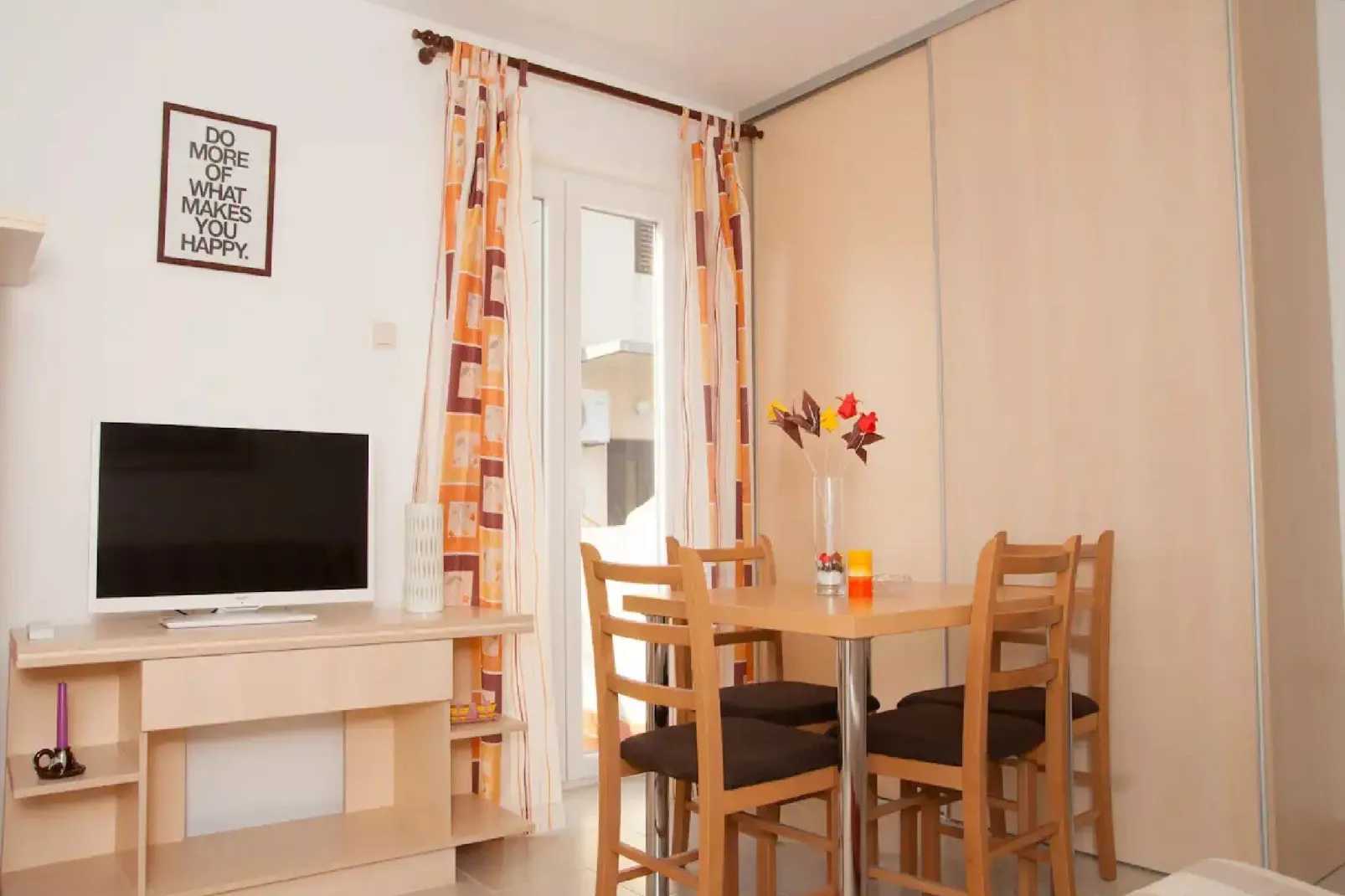 Apartments Paula - Superior One Bedroom Apartment with Terrace A1-Dining room