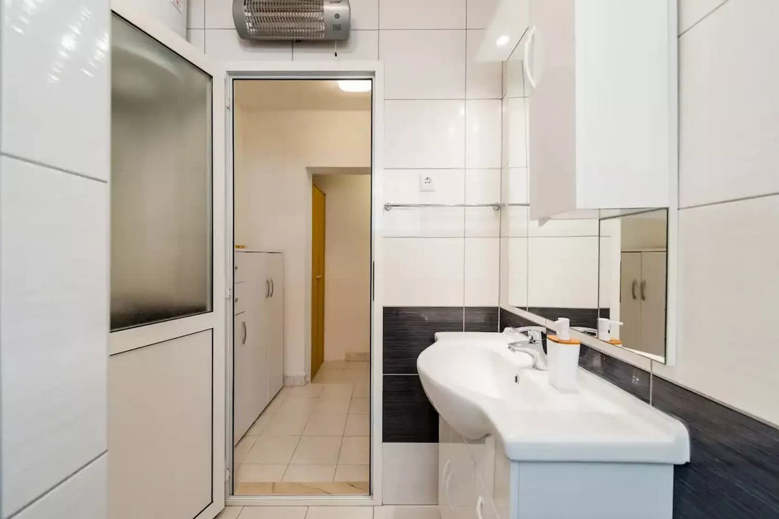Apartments Villa Pelegrin - Two Bedroom Apartment with Garden View (Apartment A)-Bathroom