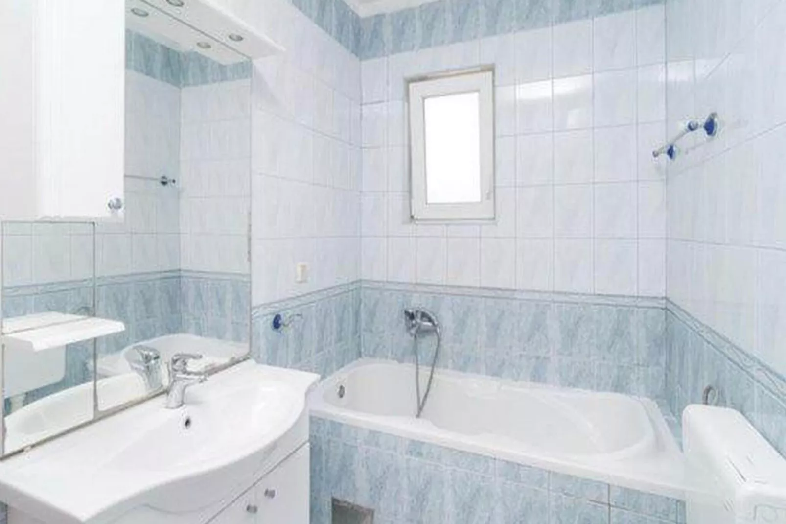 Apartment Stipic Omis - Three Bedroom Apartment with Terrace-Salle de bain