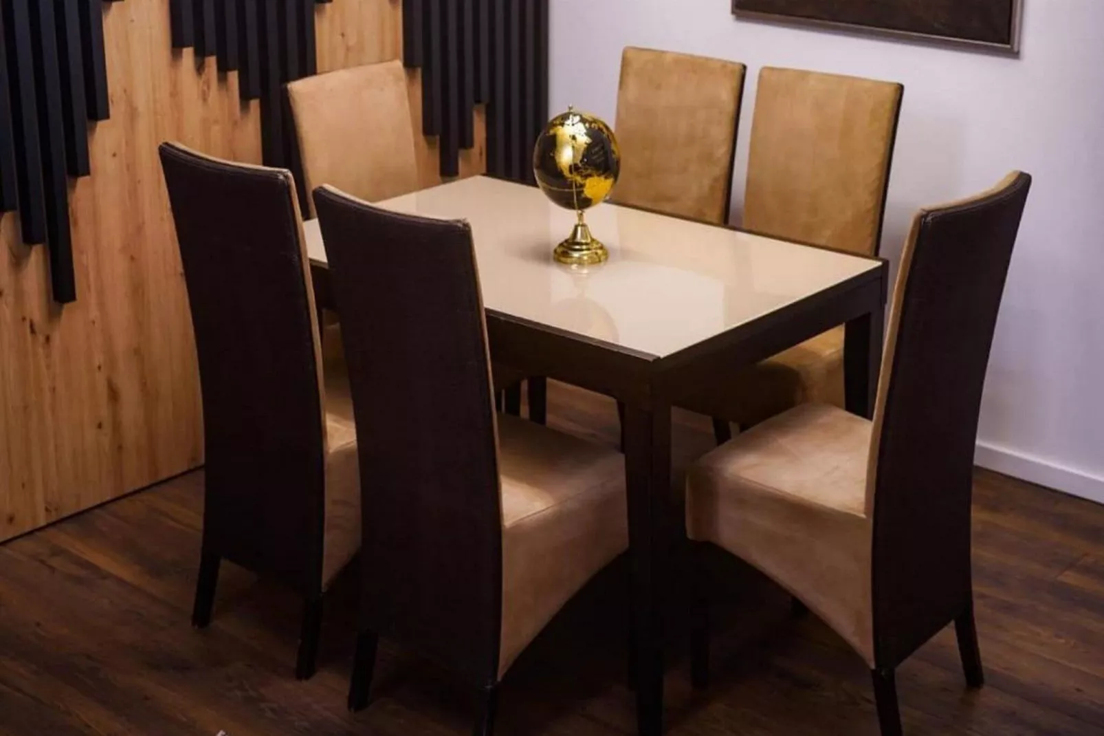 Urban Luxury Apartment Zagreb - Two Bedroom Apartment-Dining room