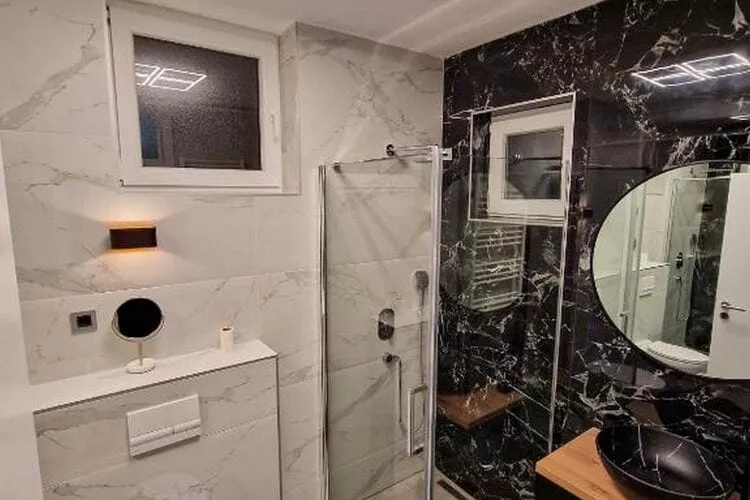 Urban Luxury Apartment Zagreb - Two Bedroom Apartment-Bathroom