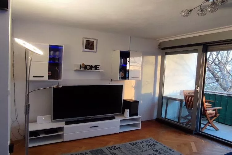 Apartment Sunrise - One Bedroom Apartment with Balcony-Salon