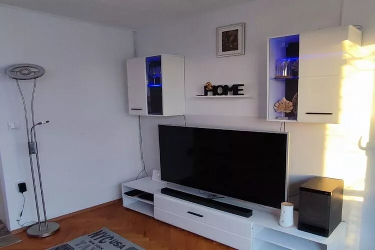 Apartment Sunrise - One Bedroom Apartment with Balcony-Salon