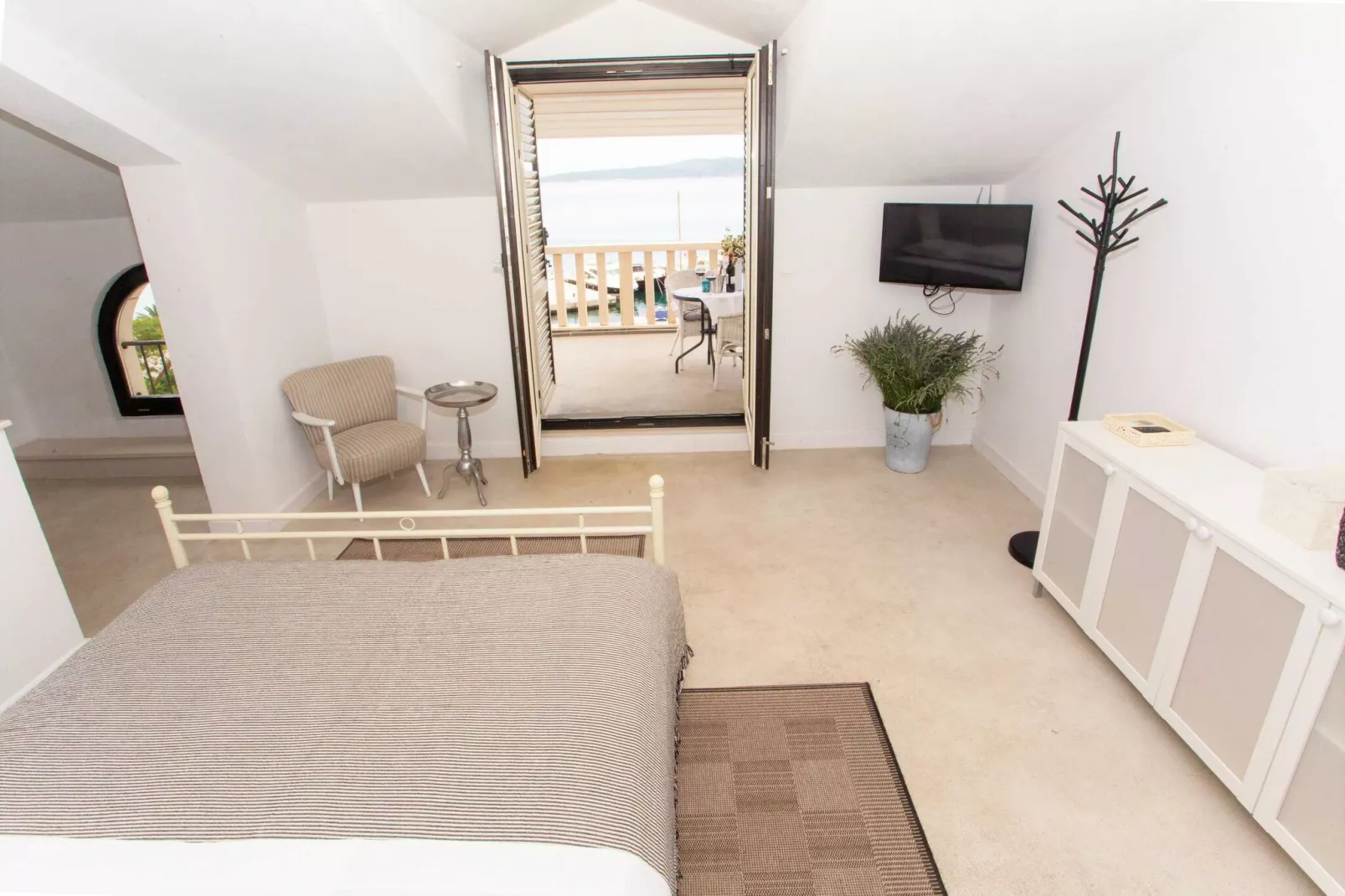 Apartments & Room Vesna - Studio Apartment with Terrace and Sea View (Apartment 3)