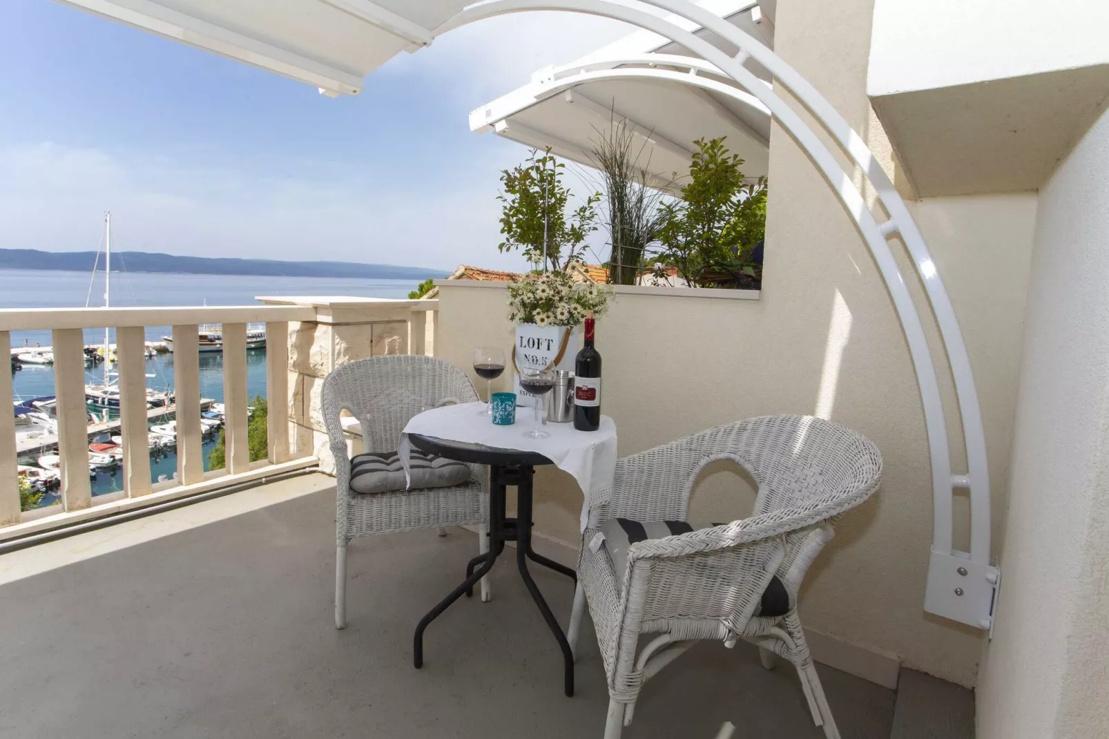 Apartments & Room Vesna - Studio Apartment with Terrace and Sea View (Apartment 3)-Terrace