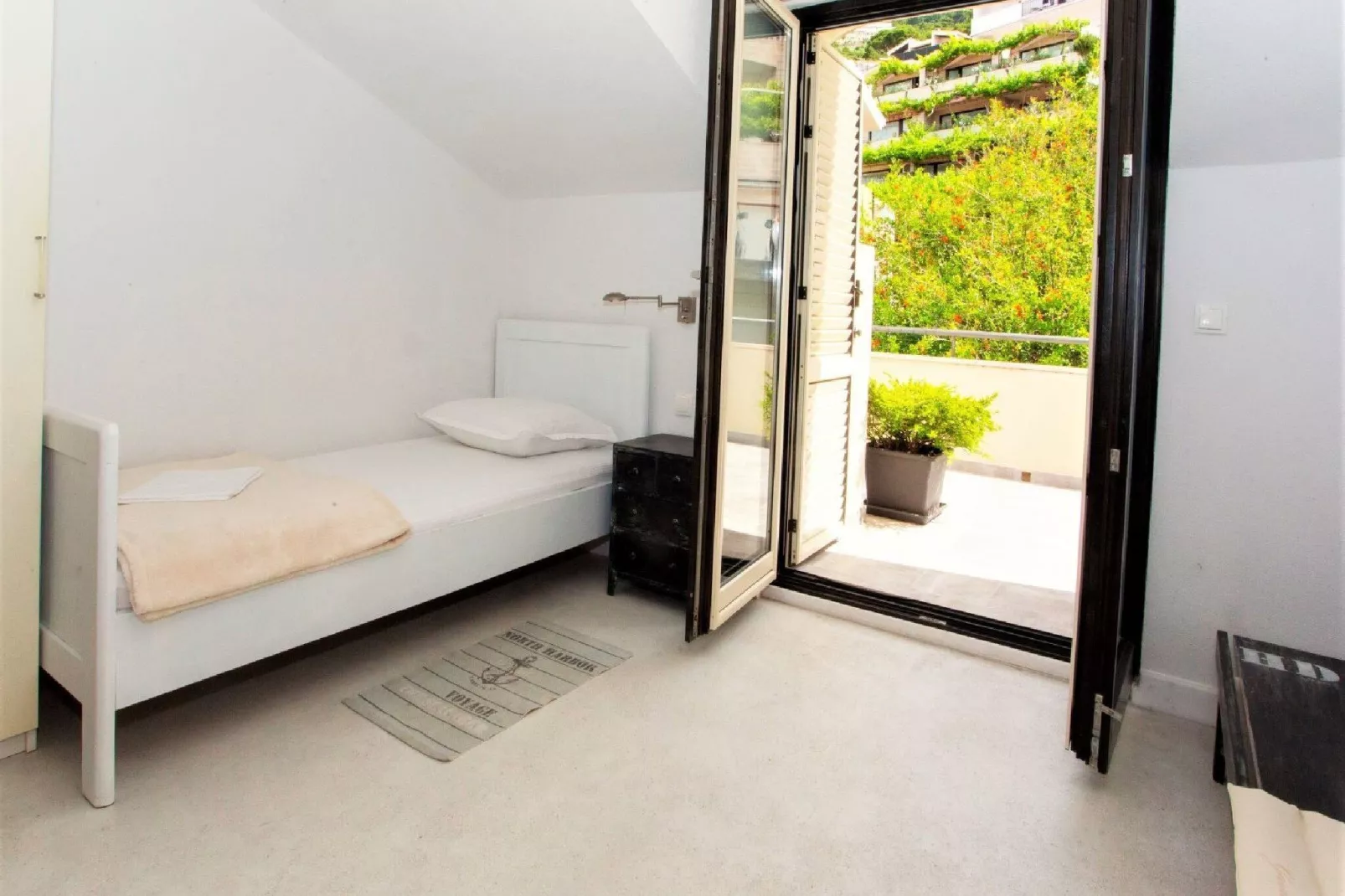 Apartments & Room Vesna - Superior Studio Apartment with Terrace and Sea View (Apartment 4)-Bedroom
