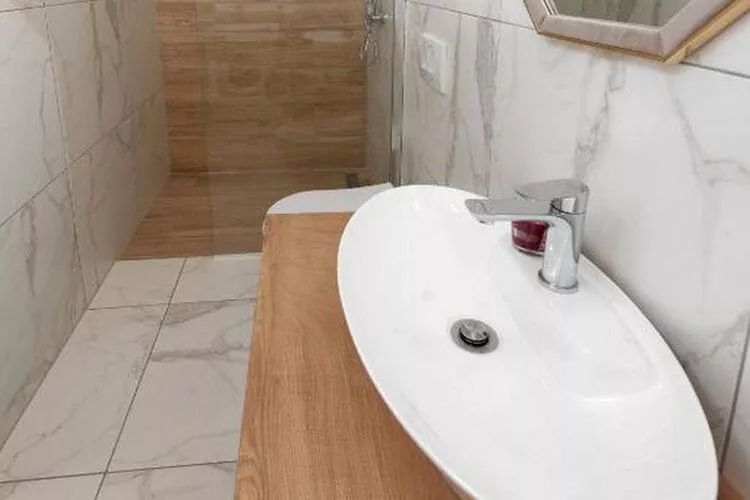 Apartments Bella Vista - One Bedroom Apartment with Terrace (Vir 1)-Salle de bain