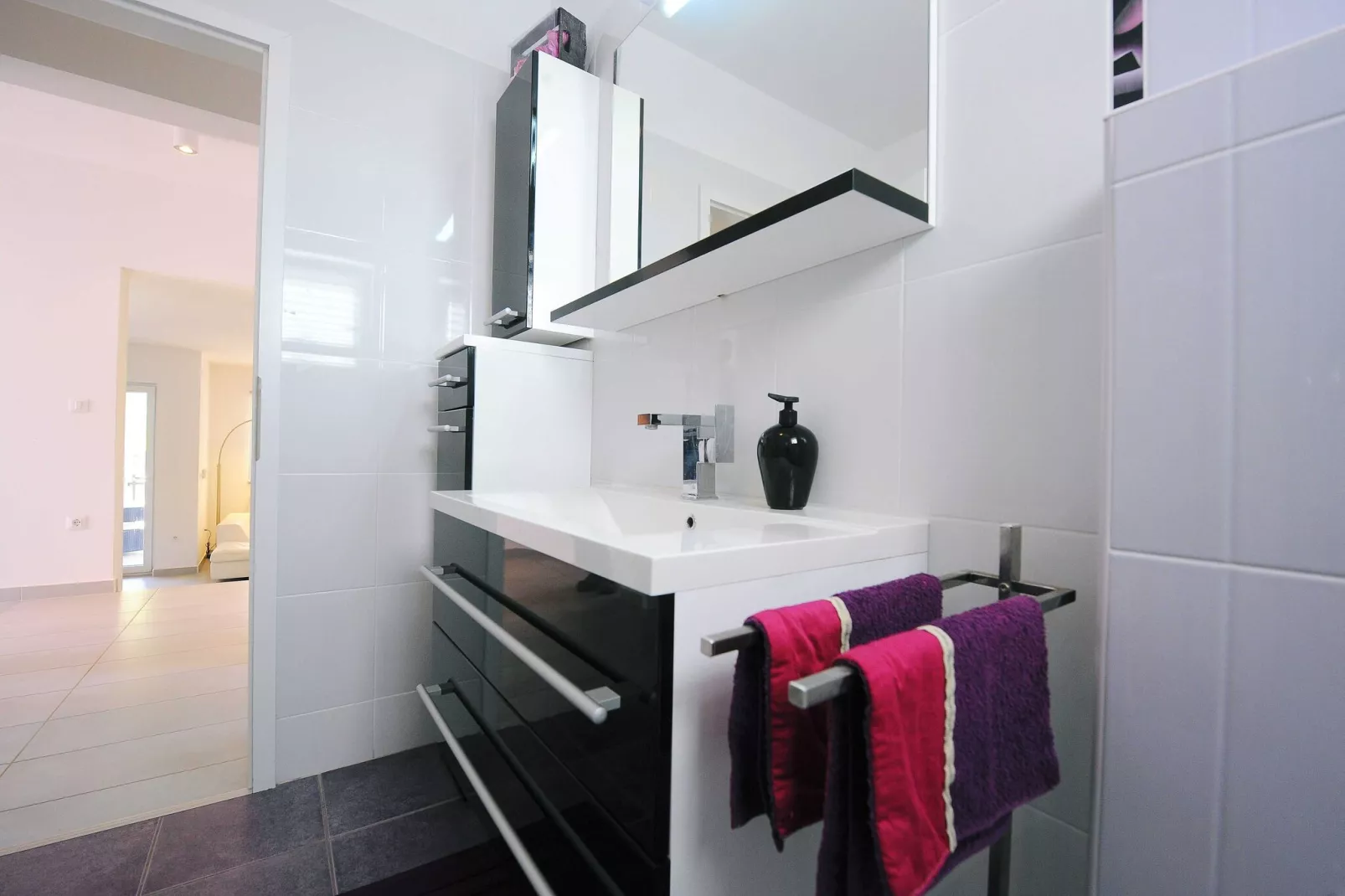 Villa Gea - Three Bedroom Villa with Swimming Pool-Bathroom