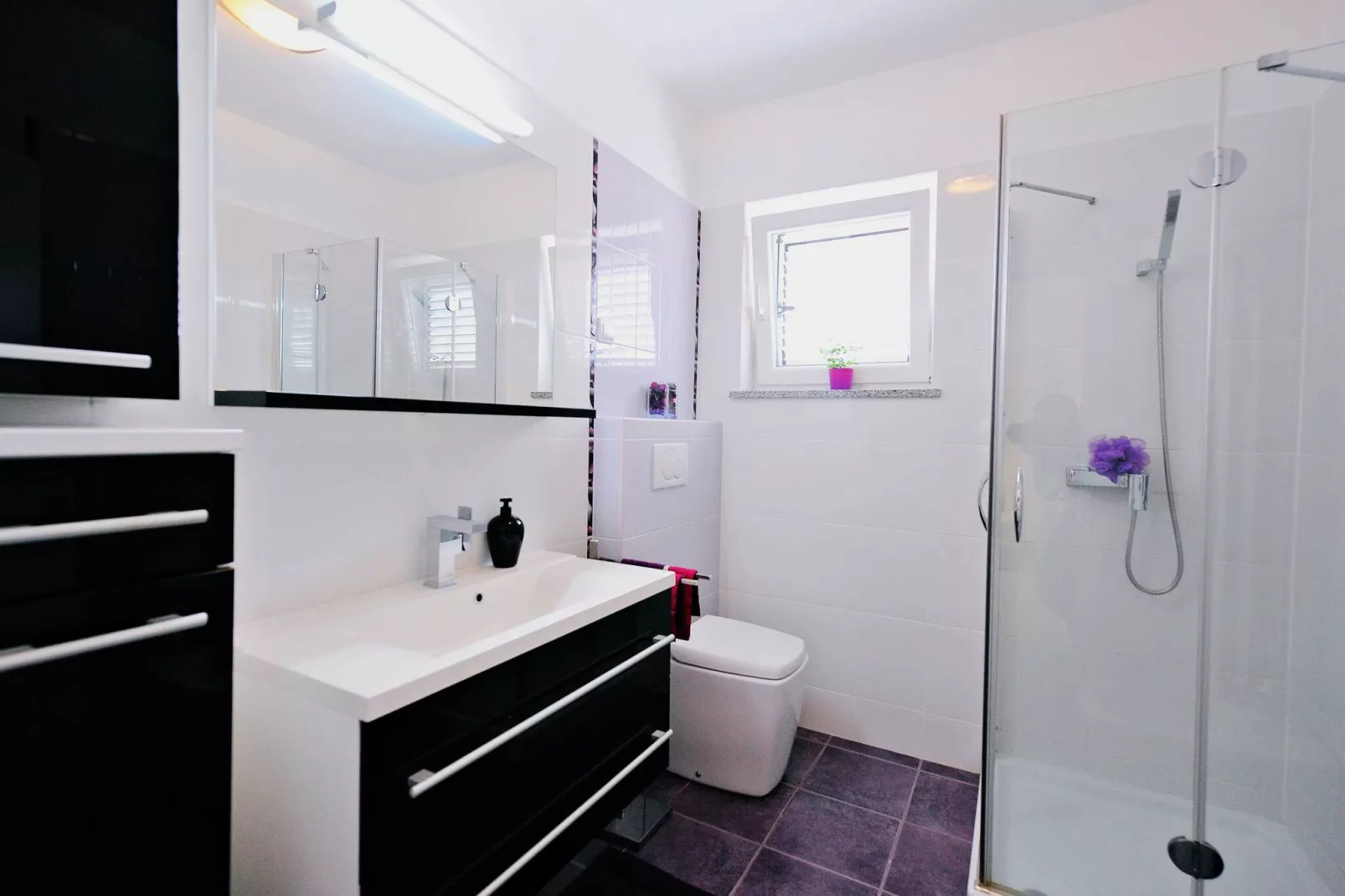 Villa Gea - Three Bedroom Villa with Swimming Pool-Bathroom