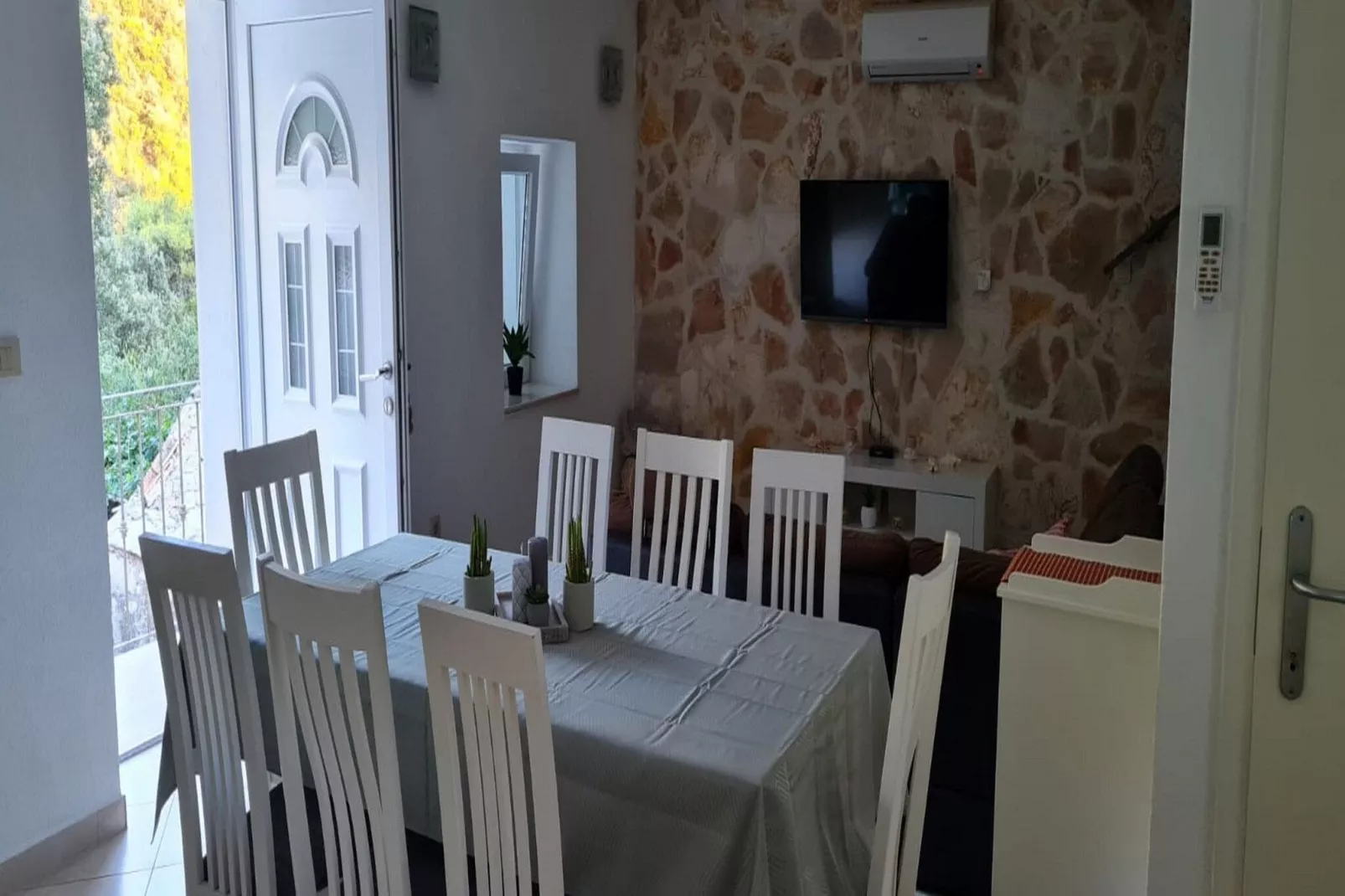 Holiday Home Mico - Three Bedroom Holiday Home with Swimming Pool-Salle à manger