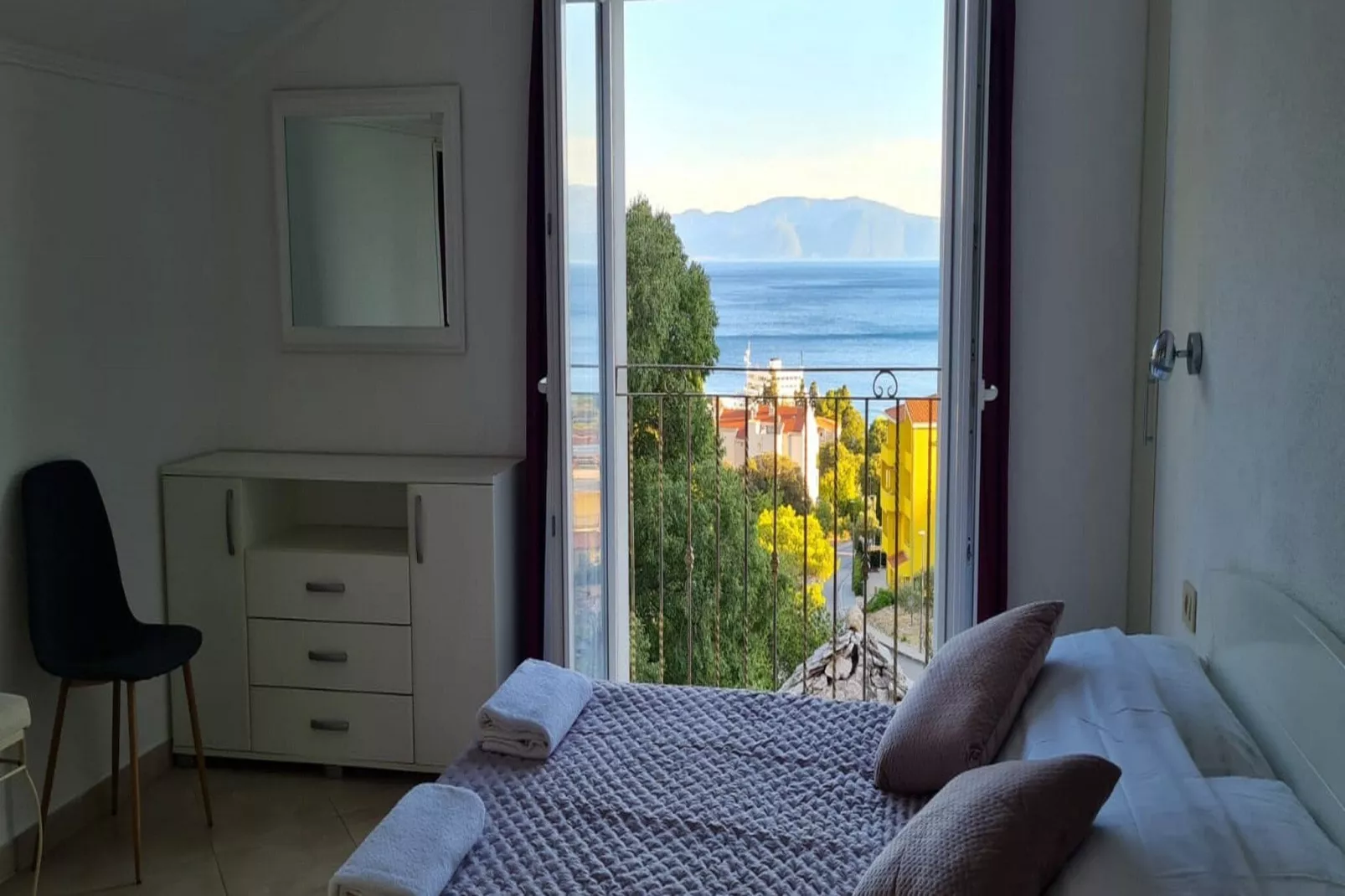 Holiday Home Mico - Three Bedroom Holiday Home with Swimming Pool-Chambre