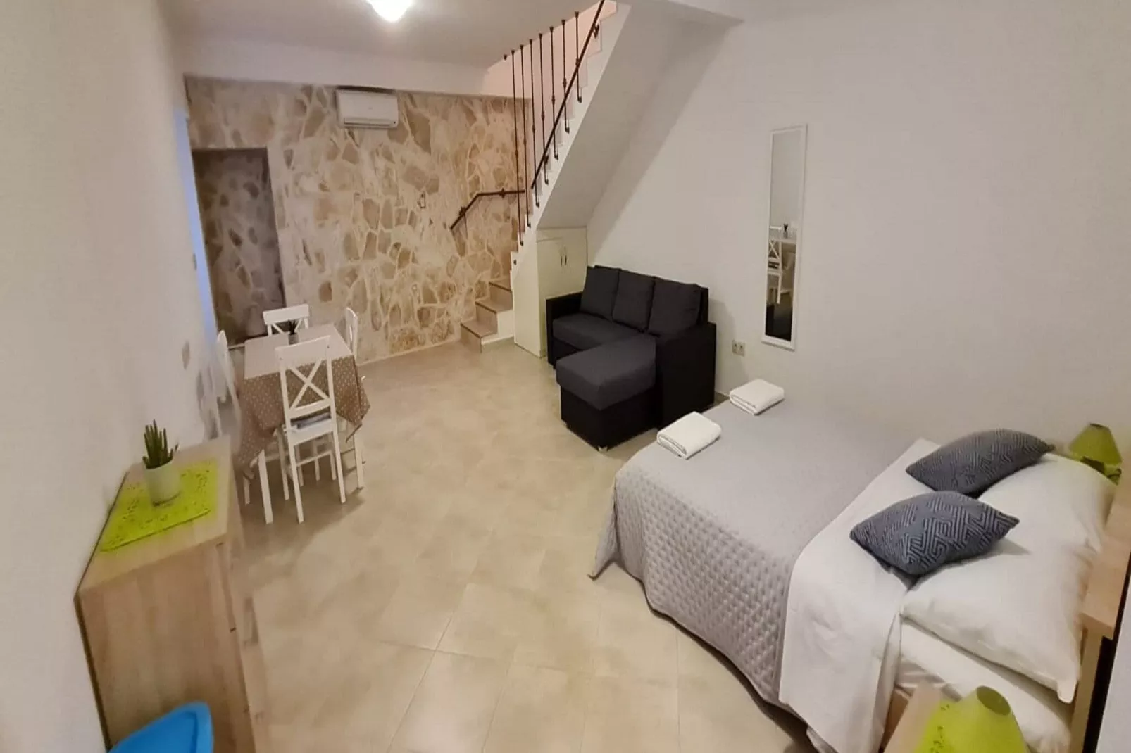 Holiday Home Mico - Three Bedroom Holiday Home with Swimming Pool-Chambre