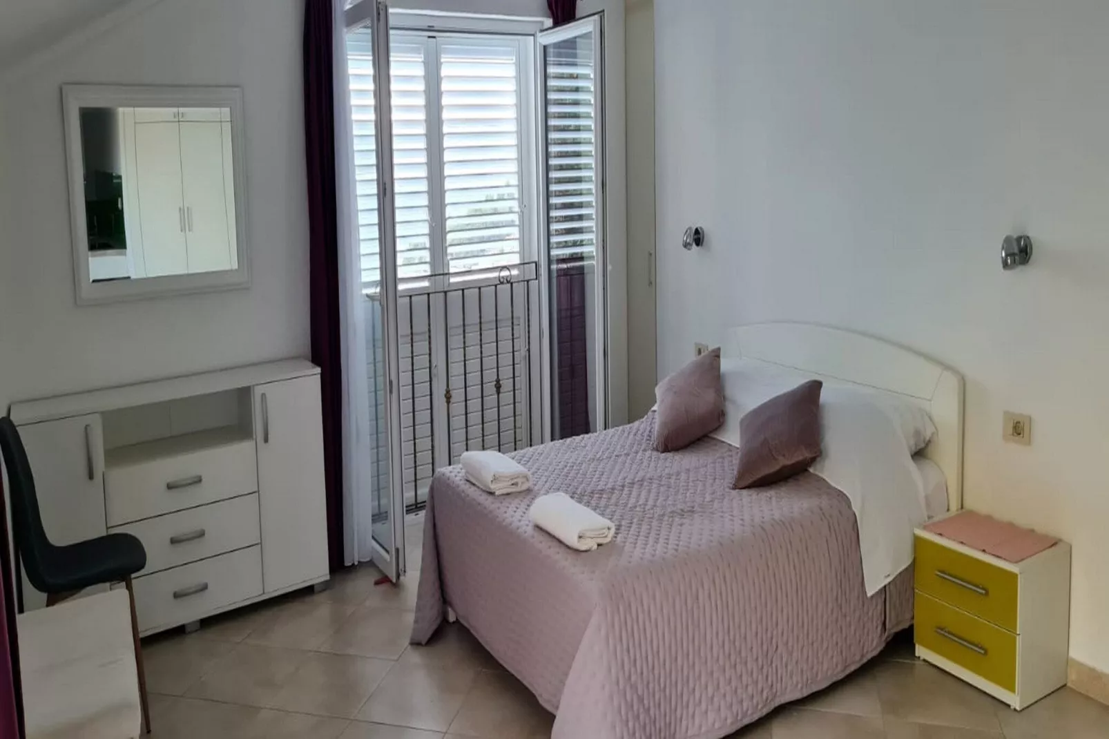 Holiday Home Mico - Three Bedroom Holiday Home with Swimming Pool-Chambre