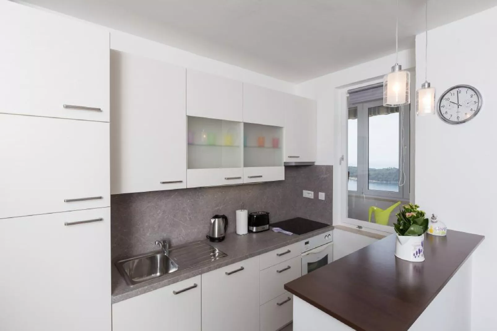 Apartment Precious View - One Bedroom Apartment with Sea View and City View-Kitchen