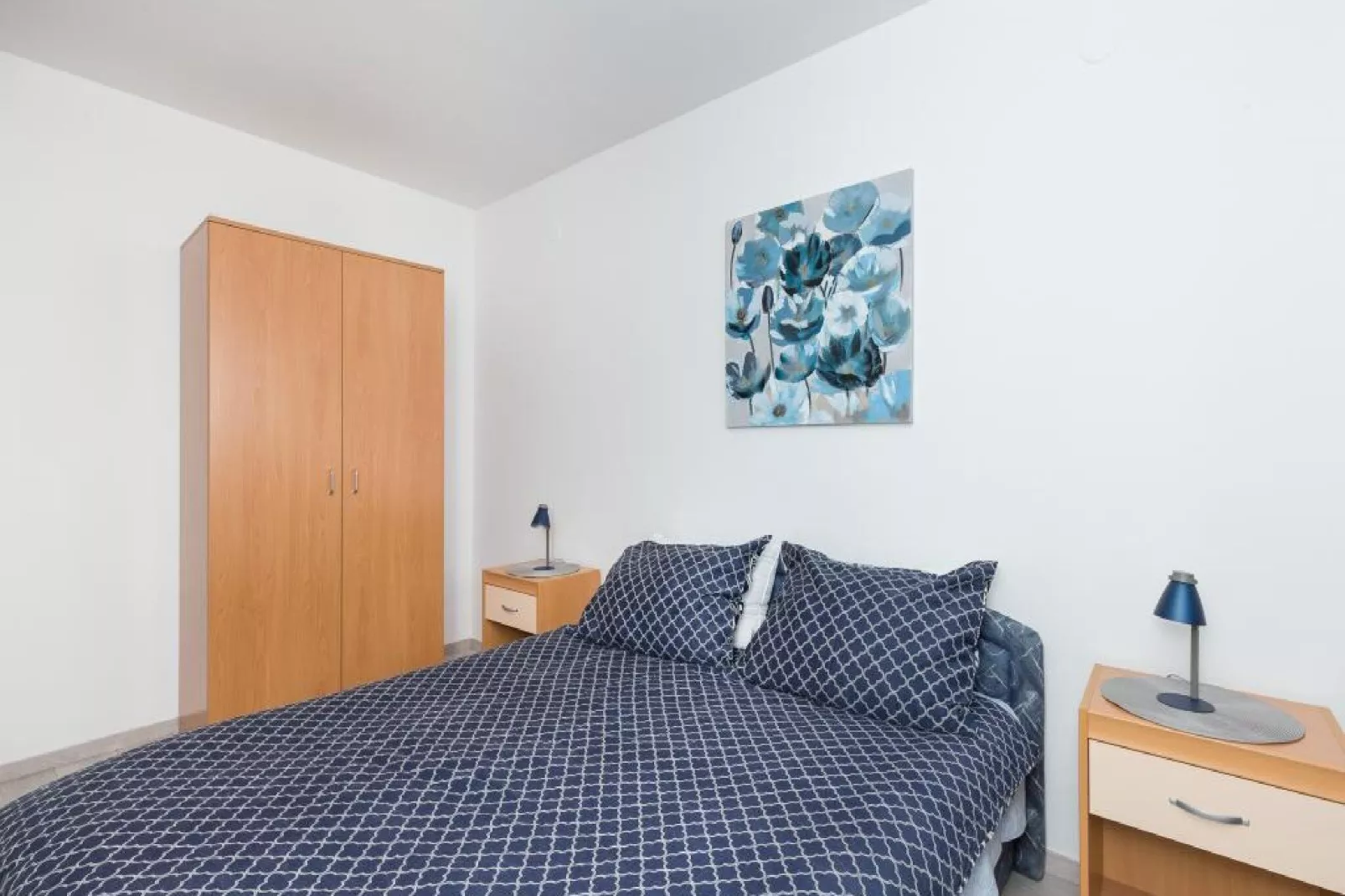 Apartment Precious View - One Bedroom Apartment with Sea View and City View-Bedroom