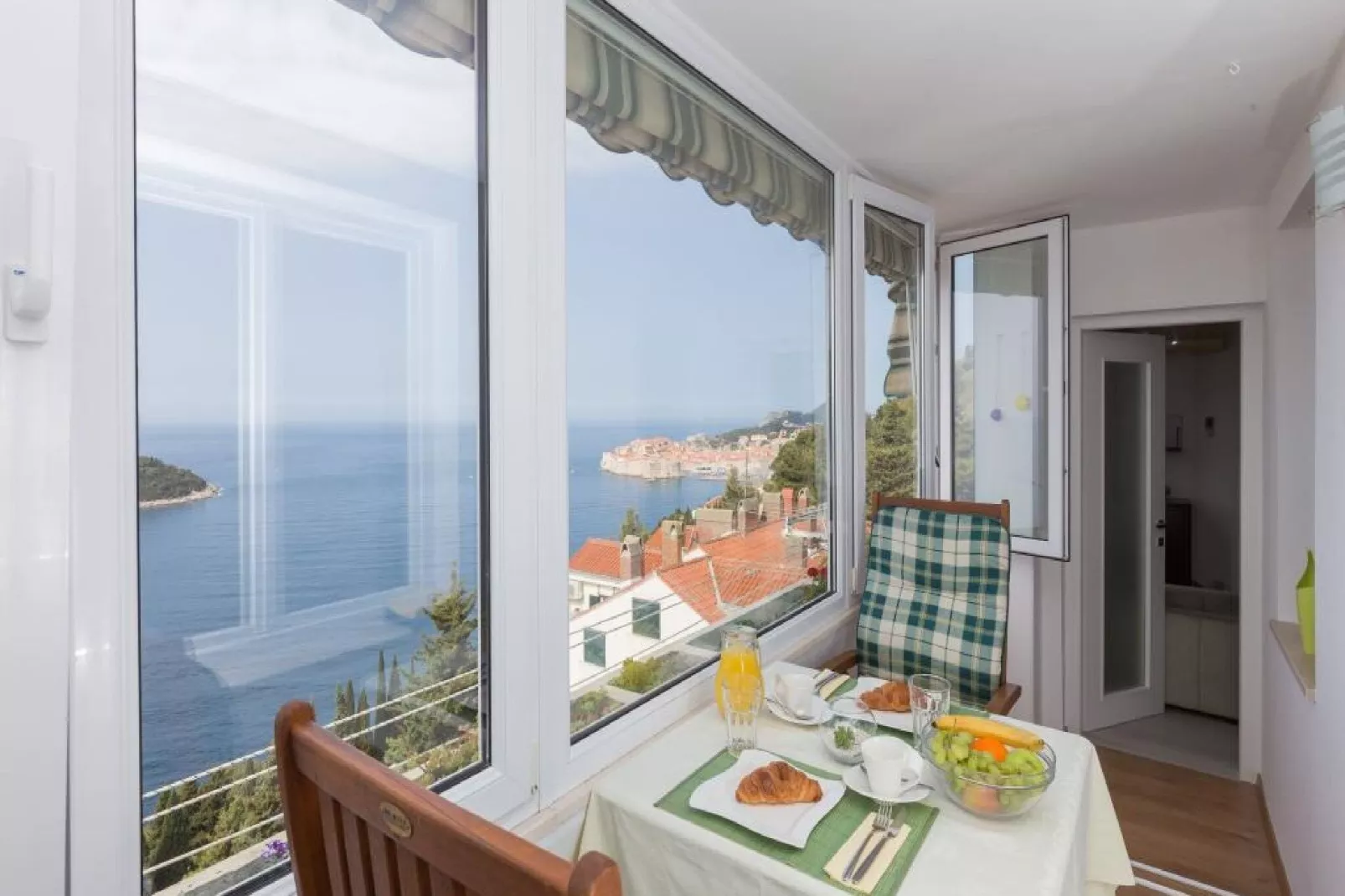 Apartment Precious View - One Bedroom Apartment with Sea View and City View-Terrace balcony