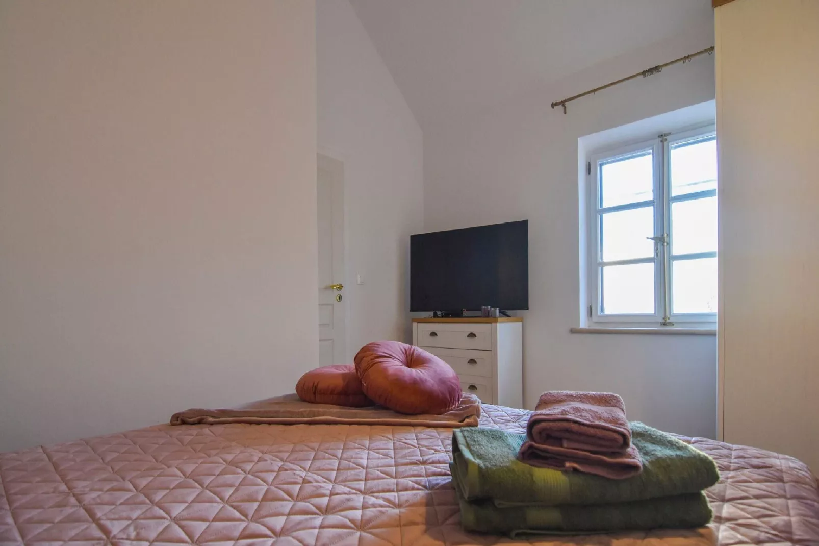 Villa Roza - One Bedroom Villa with Swimming Pool-Bedroom